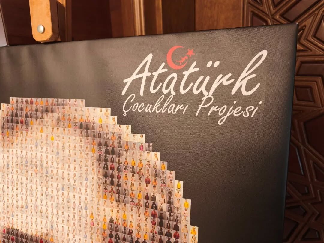 Germencik’te çocuklar Atatürk portresi oluşturdu: 500 çocukla 3 bin 600 adet kare çekildi
