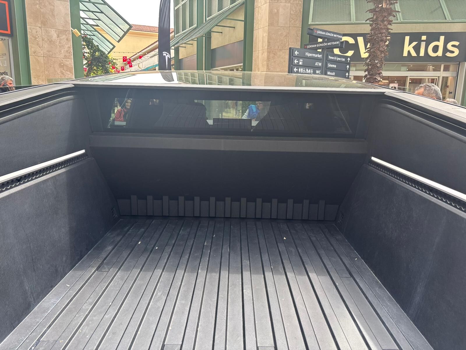 Goren Donup Bir Daha Bakti Tesla Cybertruck Aydina Geldi 657328 46D044