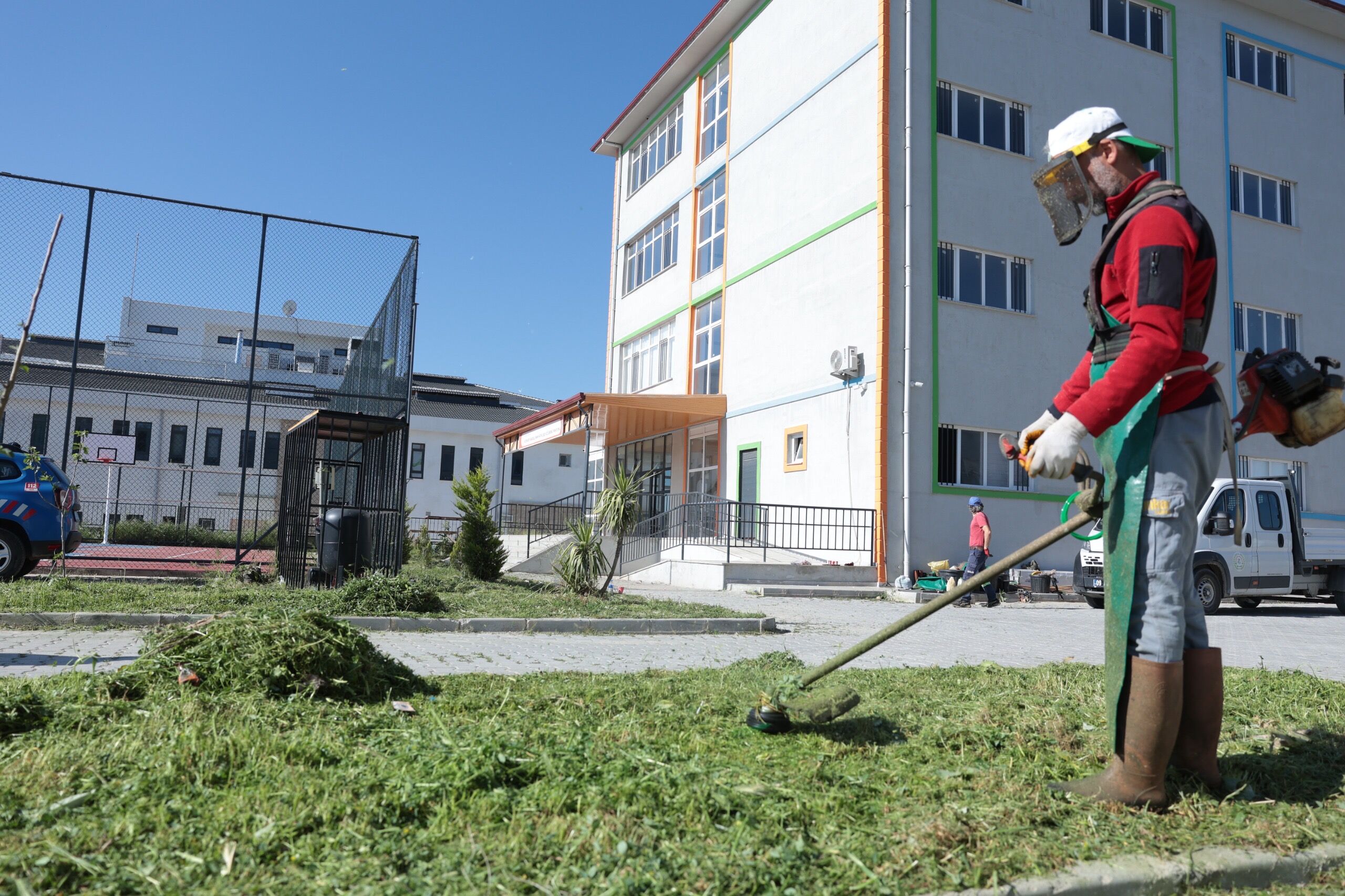 İncirliova Belediyesi sahada: Öğrenciler için temiz ve güvenli okul ortamı