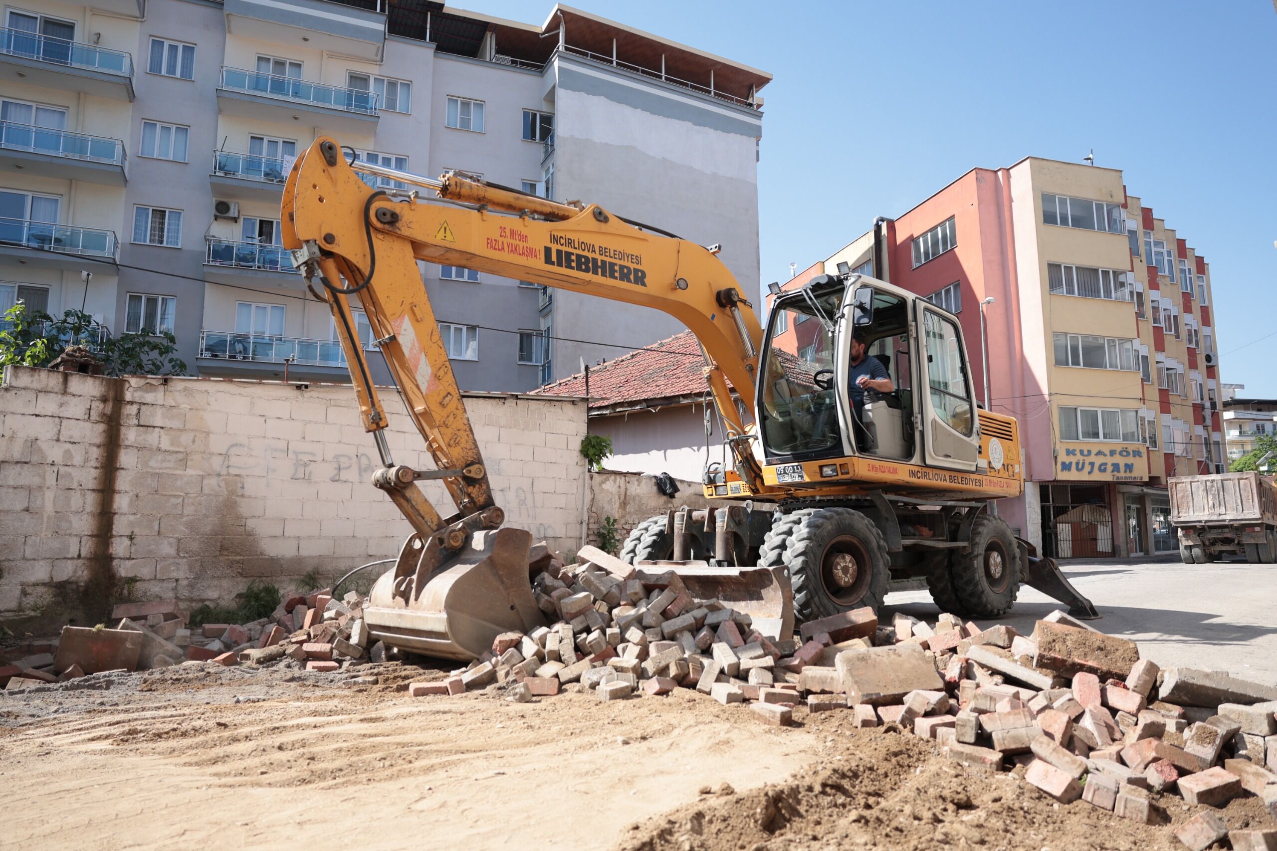 Incirliovanin Uc Mahallesinde Yollar Yenilenecek Baskan Kaya 656643 57Ca65