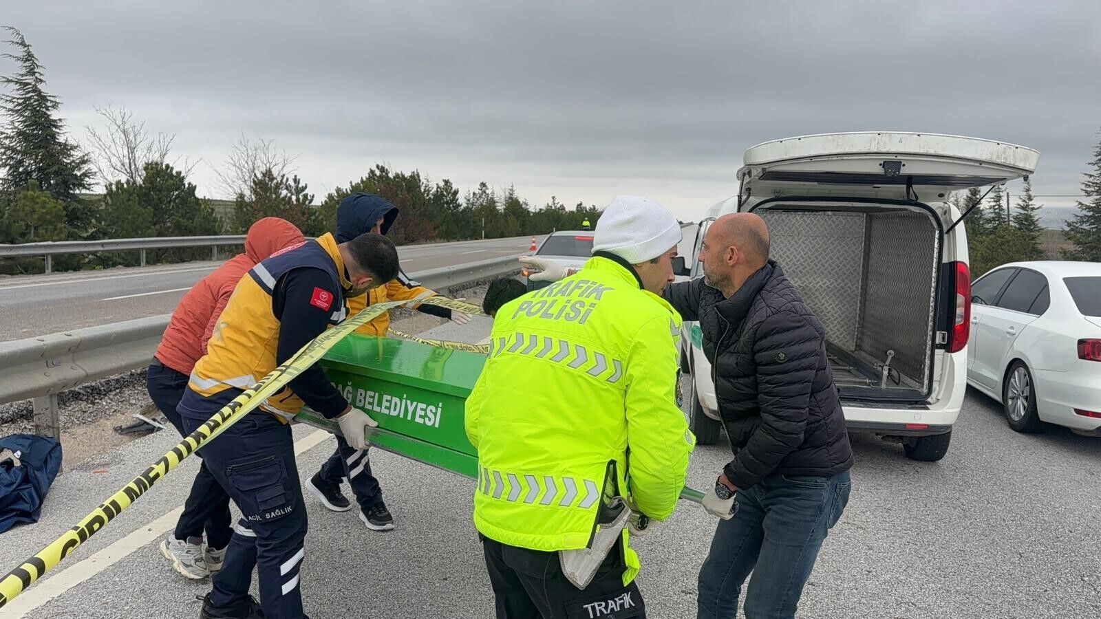 Kavşakta Can Pazarı! Araçtan Fırlayan Kadın Hayatını Kaybetti (1)
