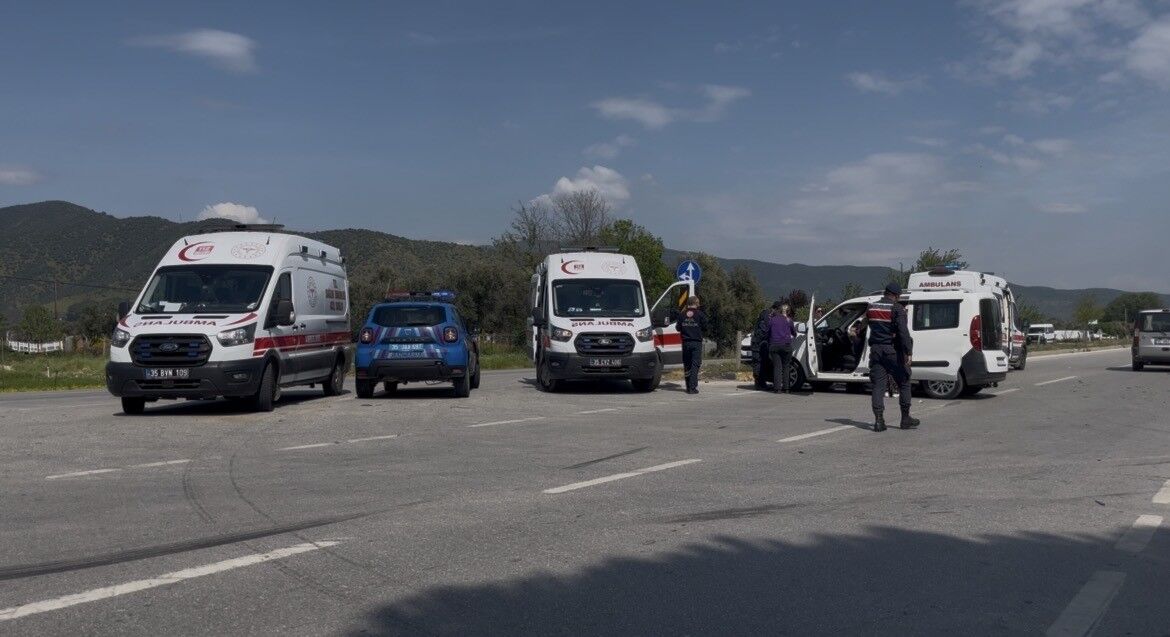 Kavşakta Can Pazarı! Çok Sayıda Yaralı Var (2)