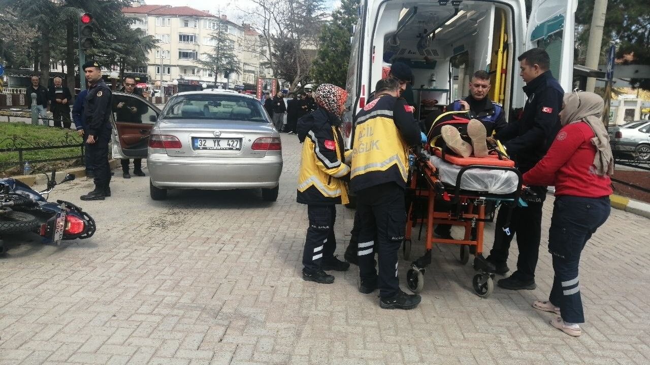 Kavşakta Feci Çarpışma! 2 Yaralı (1)