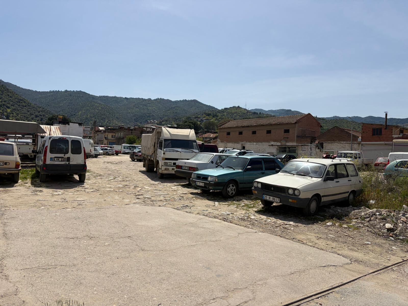 Koçarlı’da Kapalı Pazar Yeri Muamması Esnaf Çözüm Bekliyor (2)