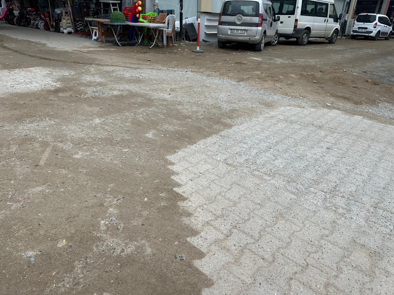Koskte Yapilmayan Yollar Tepki Cekiyor Chpli Kelesten Sert Cikis Yapilan Hicbir Hizmeti Goremedik 651742 Fbea408Da32B2F7860F63Bdf6F089661
