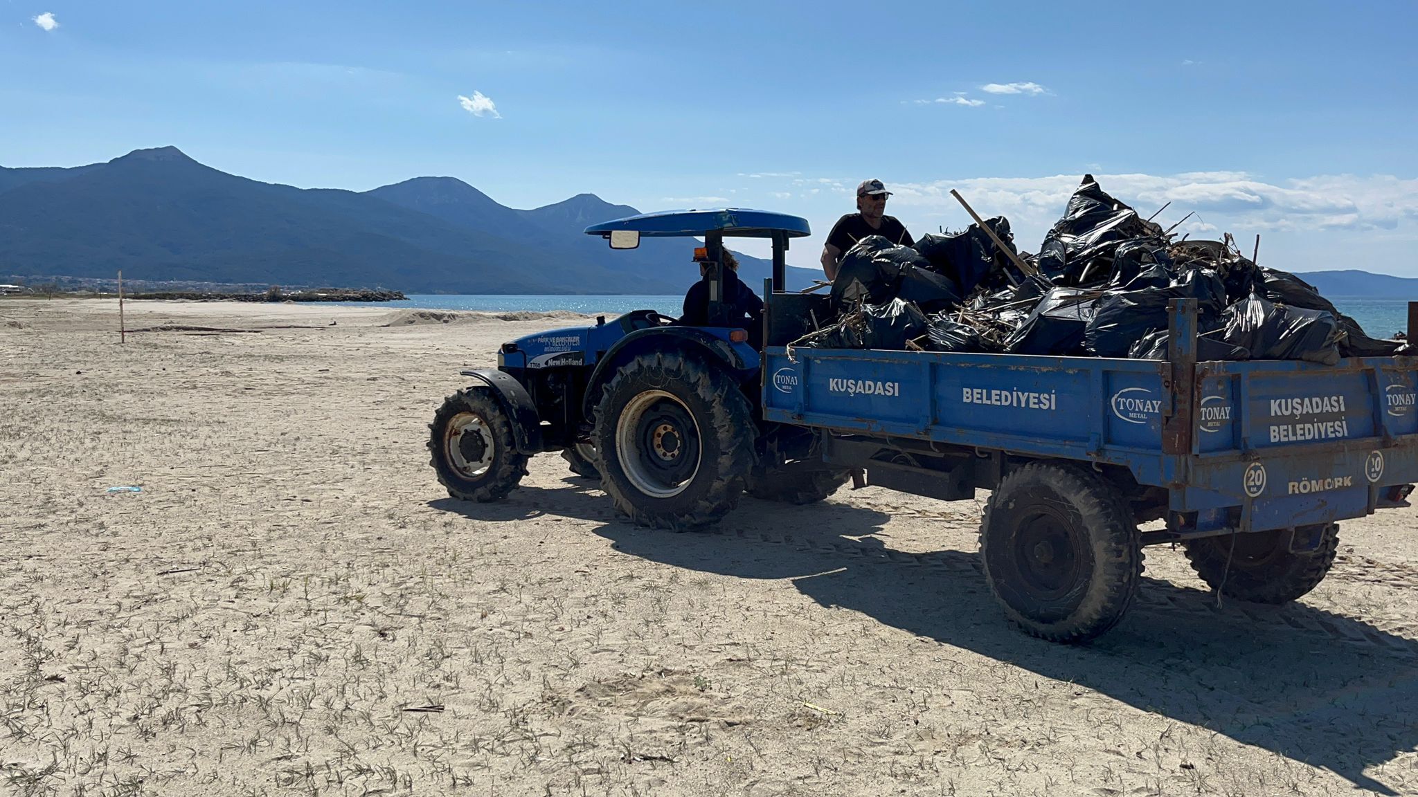 Kusadasi Plajlari Sezona Hazirlaniyor Ekiplerden Yogun Mesai 654071 6131Cdd5604C444F40B5B559A434F232