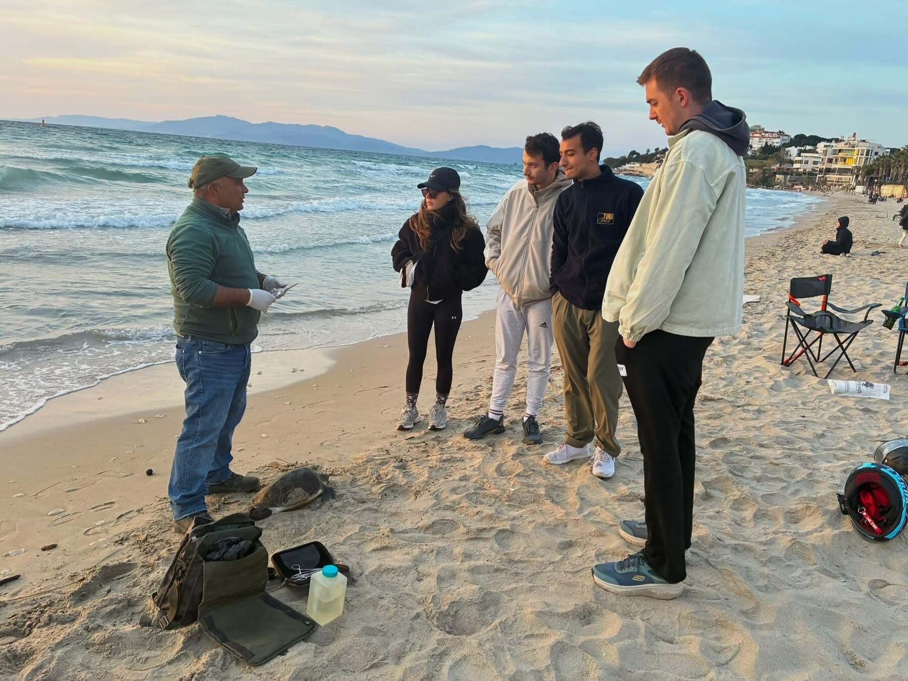 Kuşadası’nda Endişe Veren Ölümler İki Farklı Tür Kıyıya Vurdu (3)