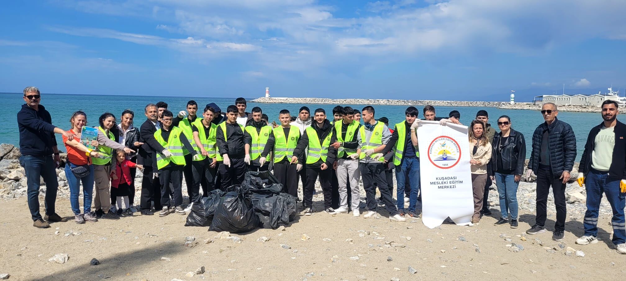 Kusadasinda Mavi Nefes Seferberligi Genclerin Projesine Bele 656660 102E58