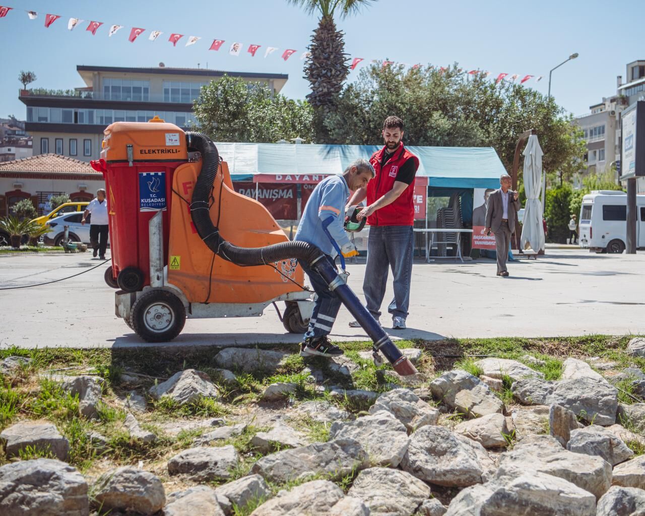 Kusadasinda Sahil Bandina Estetik Dokunus Sezon Oncesi Calis 658178 26D223