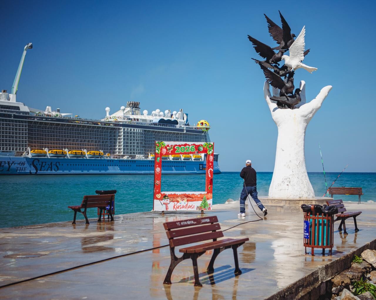 Kusadasinda Sahil Bandina Estetik Dokunus Sezon Oncesi Calis 658178 564585