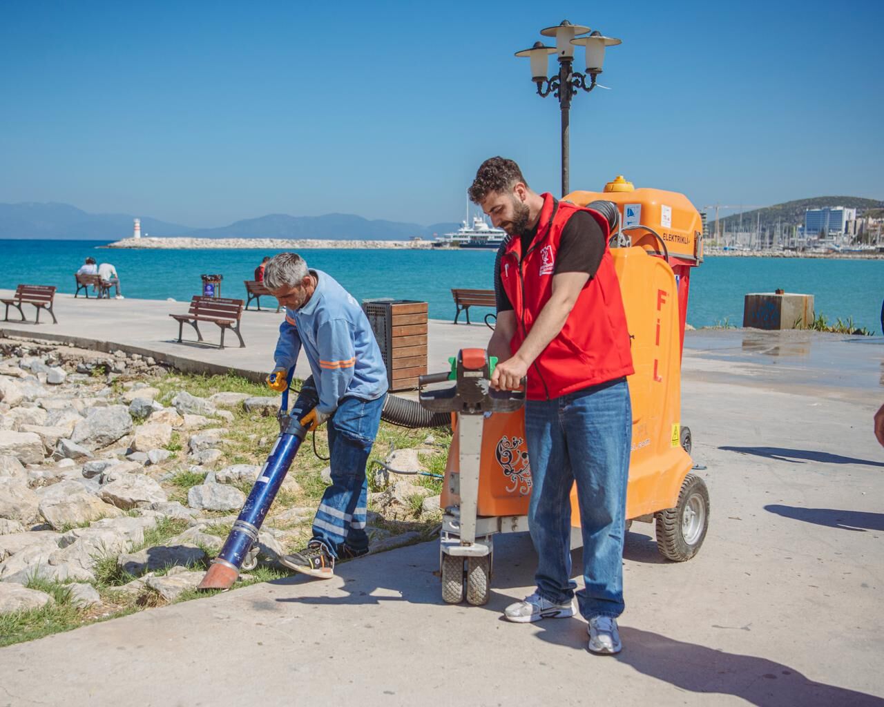 Kusadasinda Sahil Bandina Estetik Dokunus Sezon Oncesi Calis 658178 Aebcb1