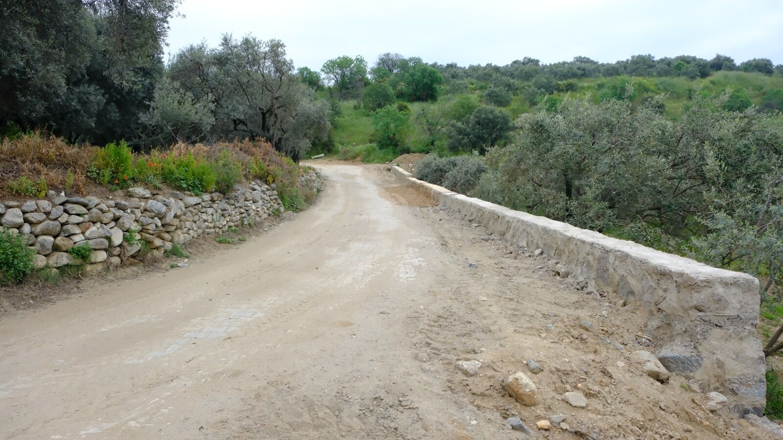 Kuyucak Belediyesi’nden Yol Güvenliğine Büyük Dokunuş (1)