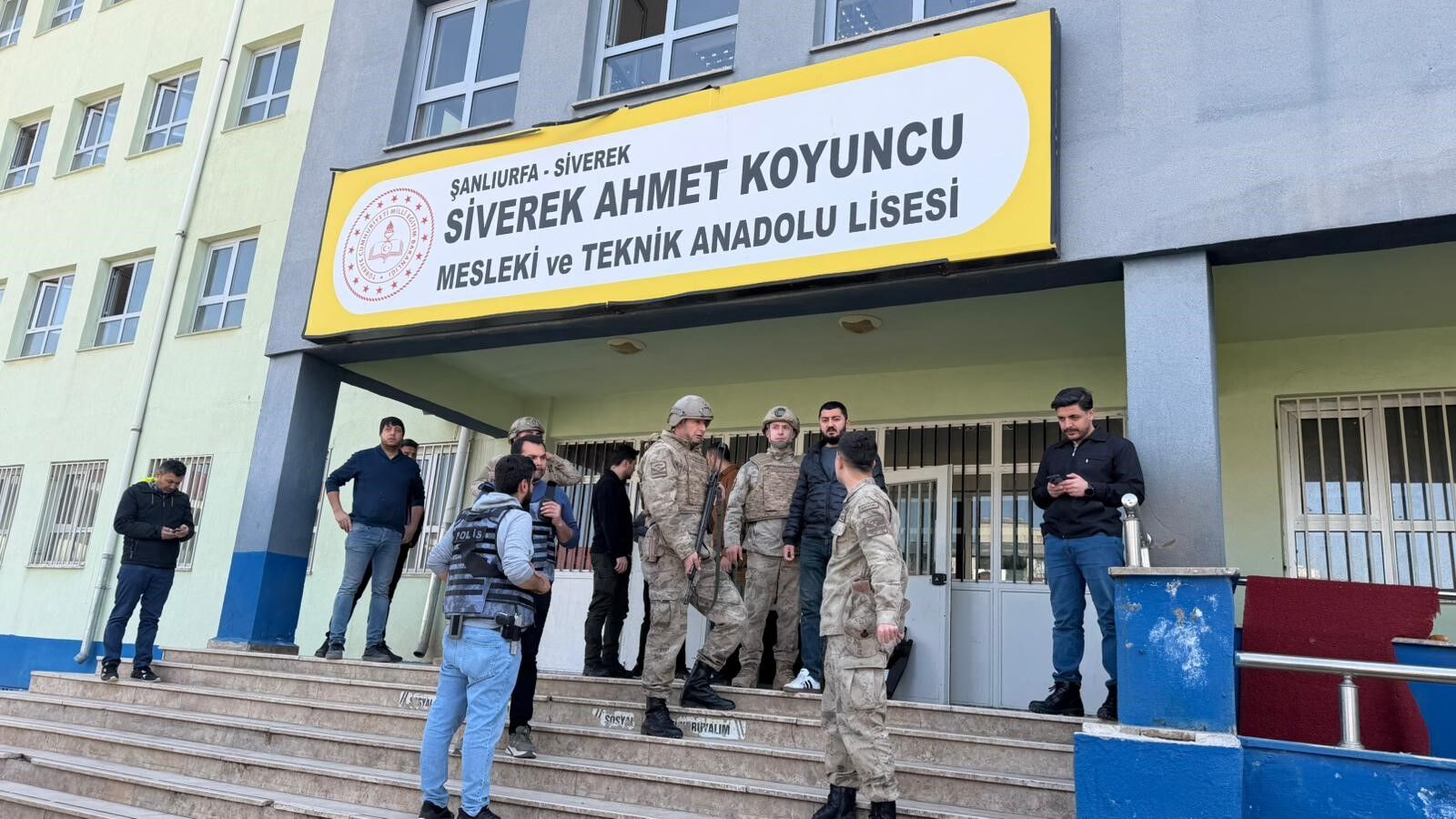 Lisede Silahlı Saldırı Paniği! Ekipler Seferber Oldu (2)