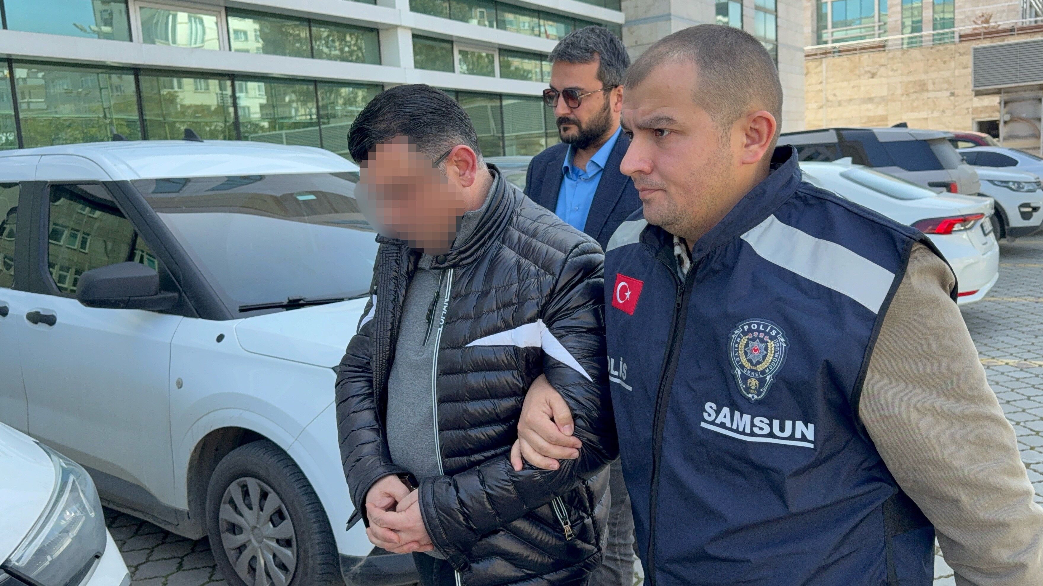 Müdürün Evinden Neler Çıktı Neler! Ev Değil Sanki Cephanelik