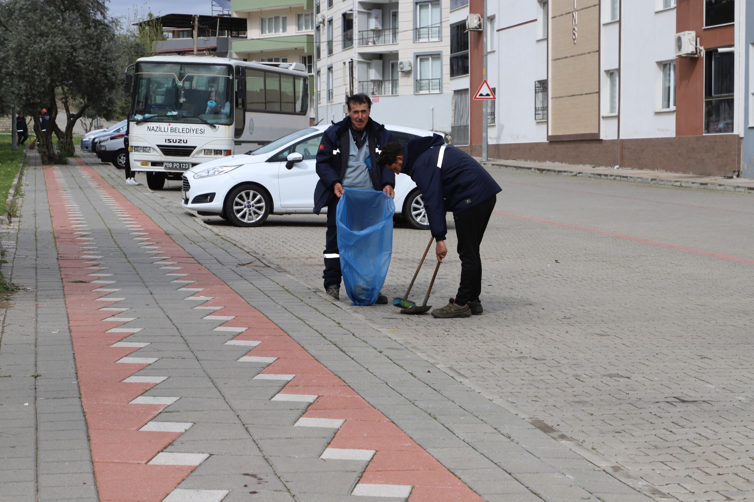Nazilli Belediyesi Temizler Vatandas Korur Sehir Birlikte Yasar Hamlesi Basladi 652302 1A08E8904Afd7D80299D715C224E109C