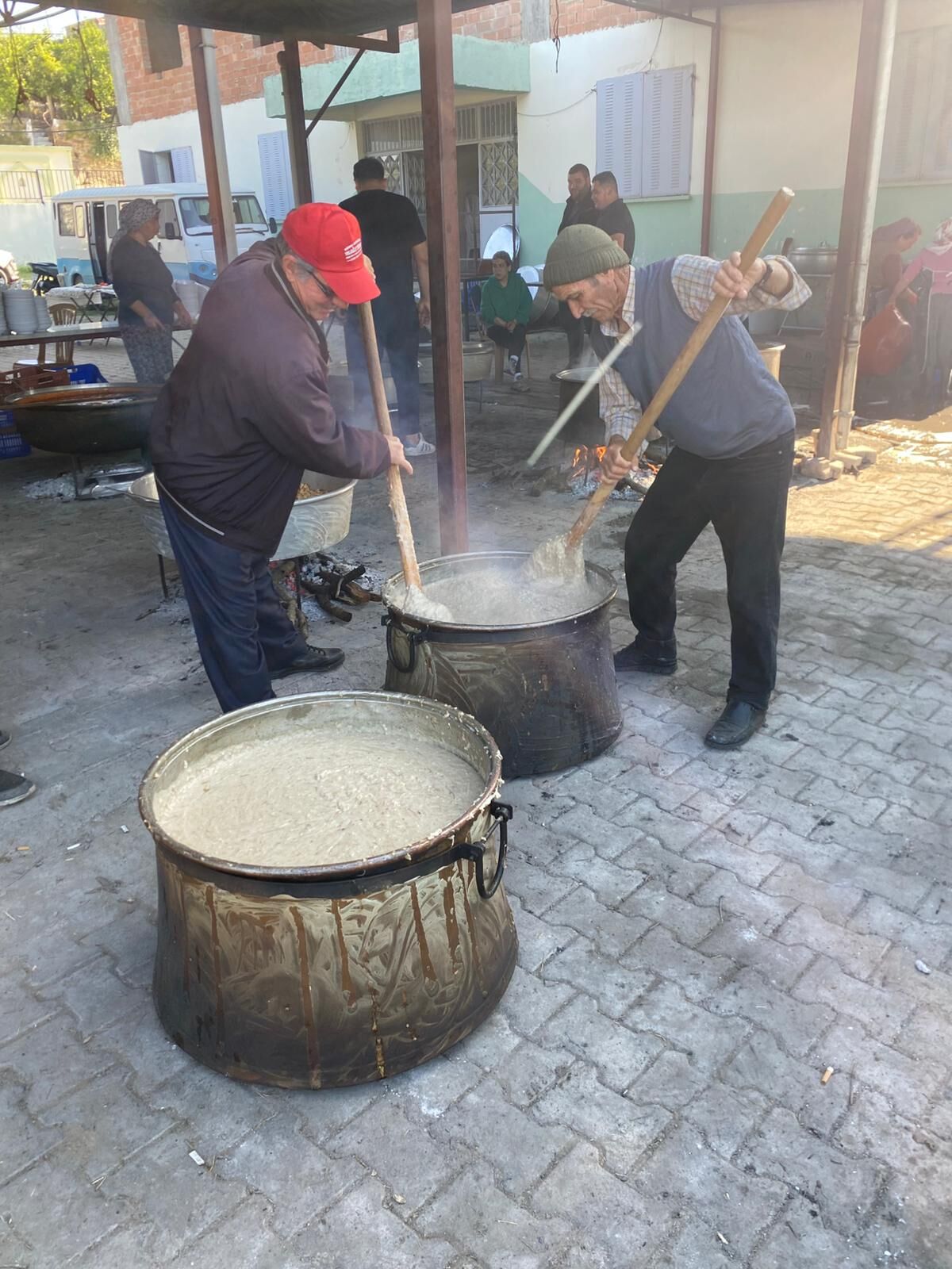 Nazilli Uzunçam’da dev kazanlar kaynadı: Çoban Dede hayrında binler buluştu