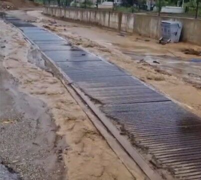 Nazilli’de Aniden Bastıran Yağmur Afet Getirdi Yol Çöktü (2)