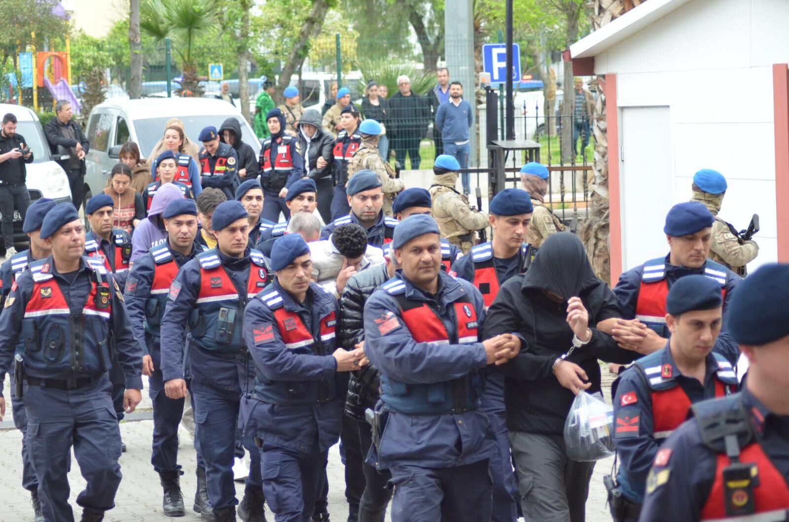 Nazilli’de Öğrencileri Dolandıran Çete Hakkında Karar Verildi 6 Kişi Tutuklandı (2)