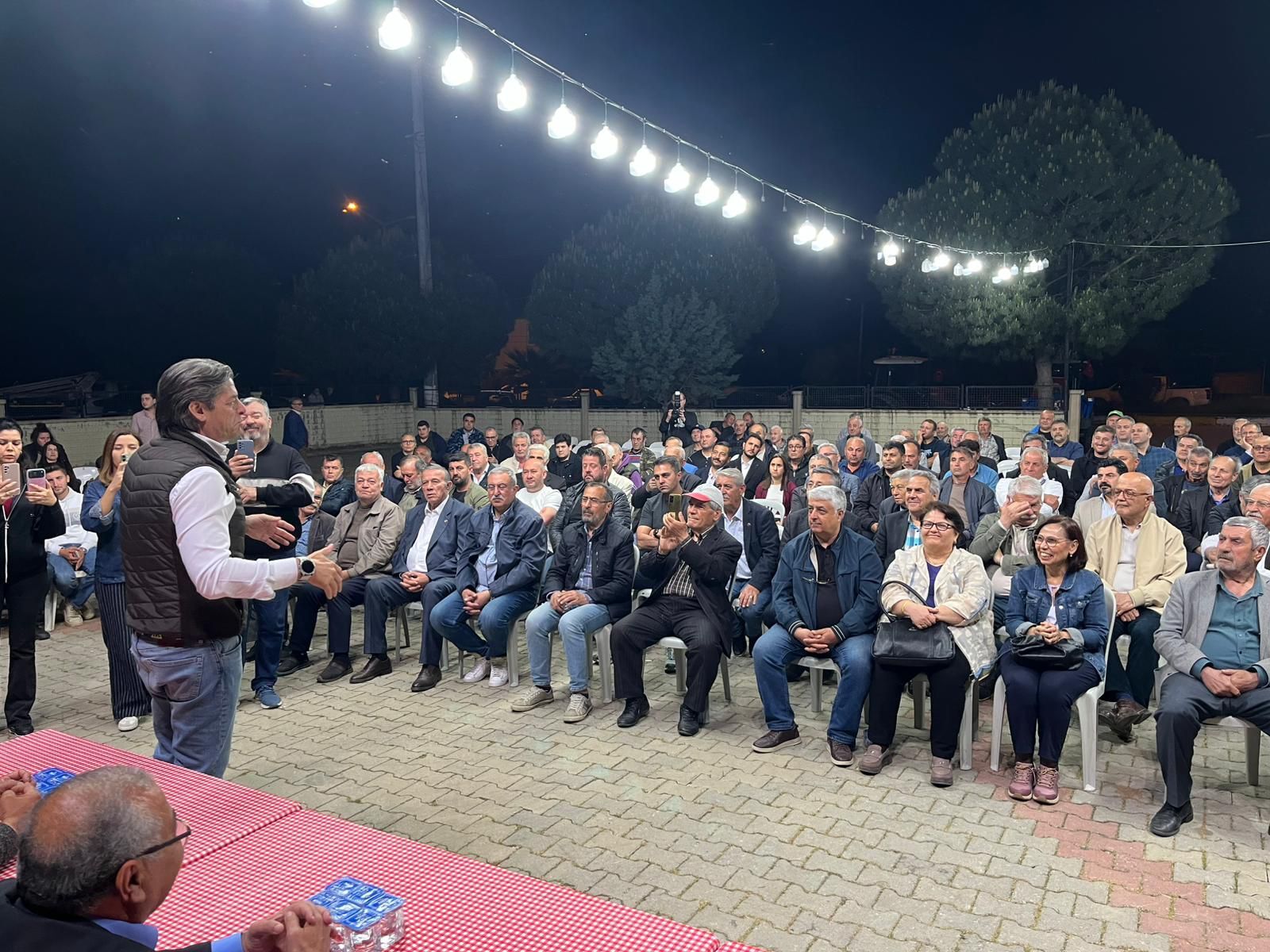 Nazilli’de Traktörlü Bakan “Çiftçi Tüccarın Insafına Bırakılıyor” (4)
