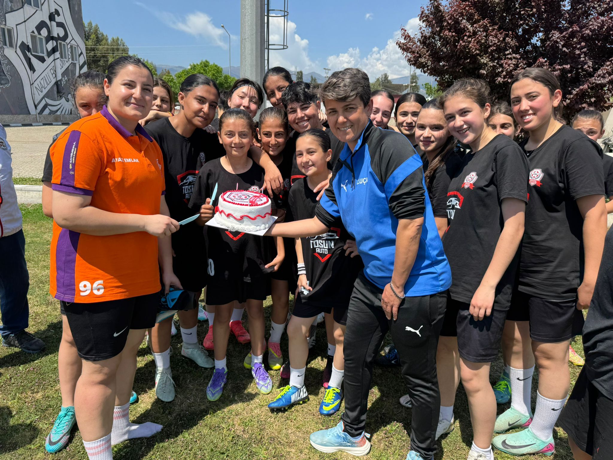 Nazilli’nin kadın futbolcuları sahaya iniyor