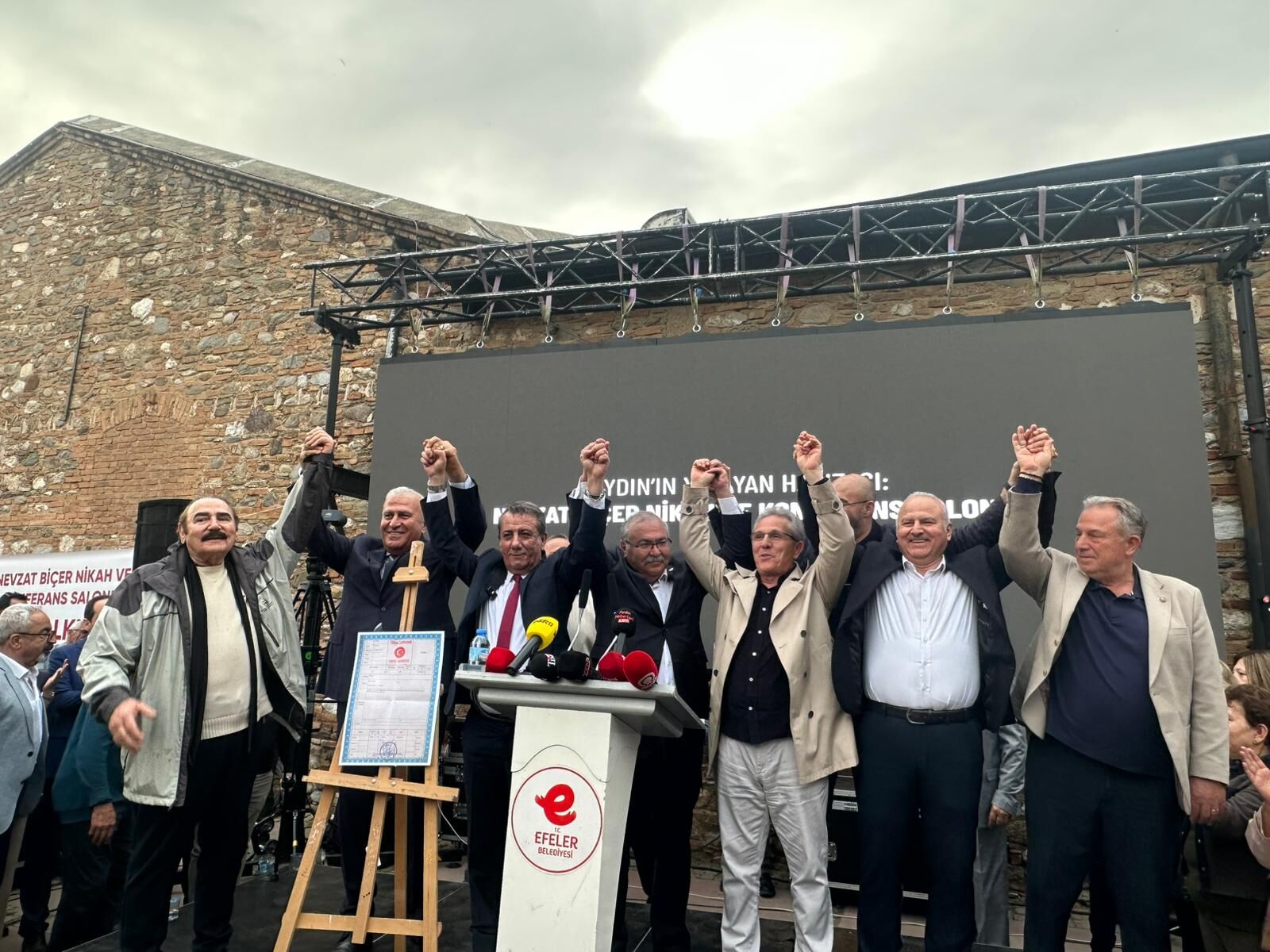 Nevzat Biçer Parkı’nda Dev Katılımlı Protesto Devir Kararına Karşı Ortak Duruş Sergilendi (3)