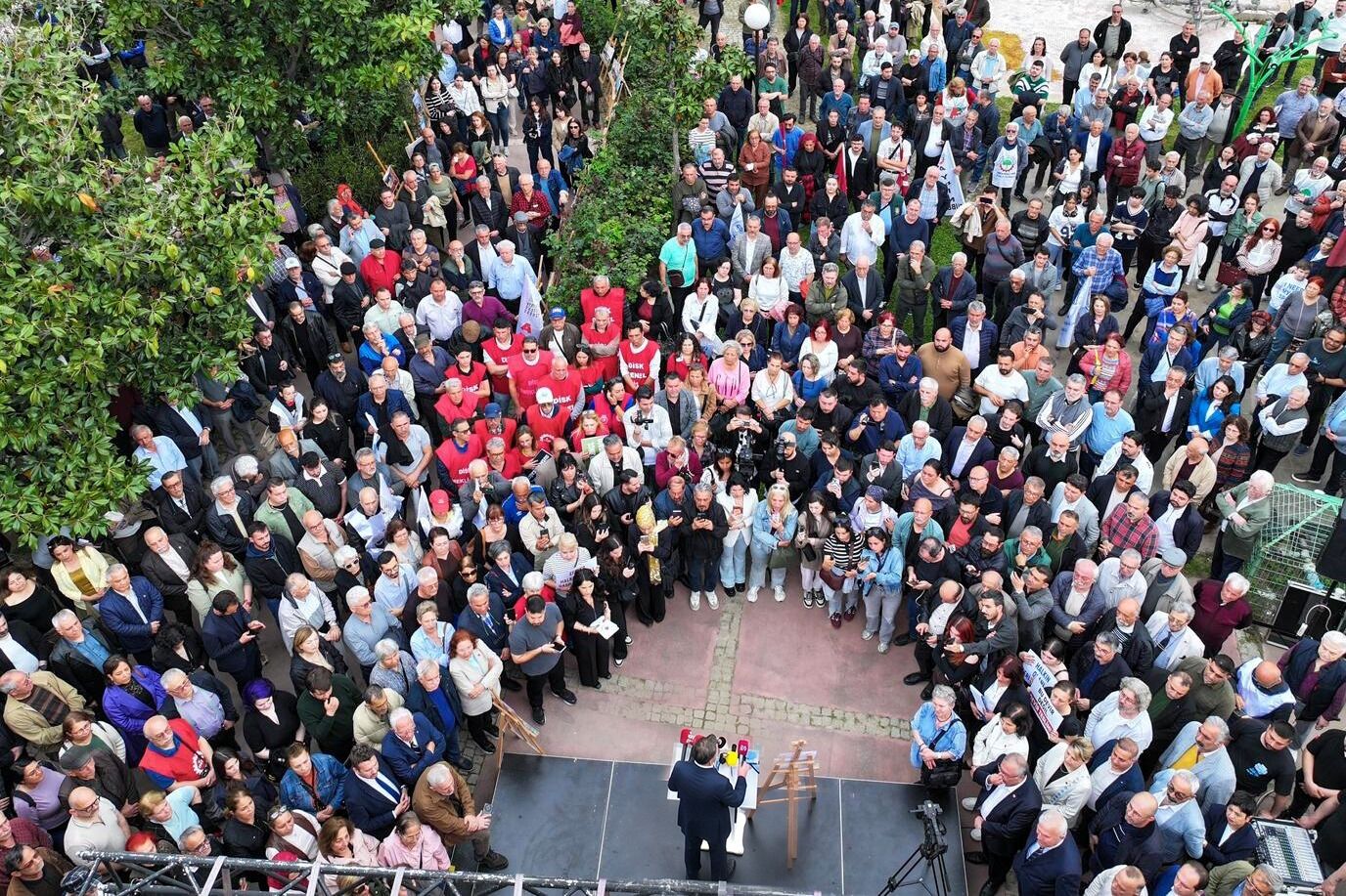 Nevzat Biçer Parkı’nda Dev Katılımlı Protesto Devir Kararına Karşı Ortak Duruş Sergilendi (5)