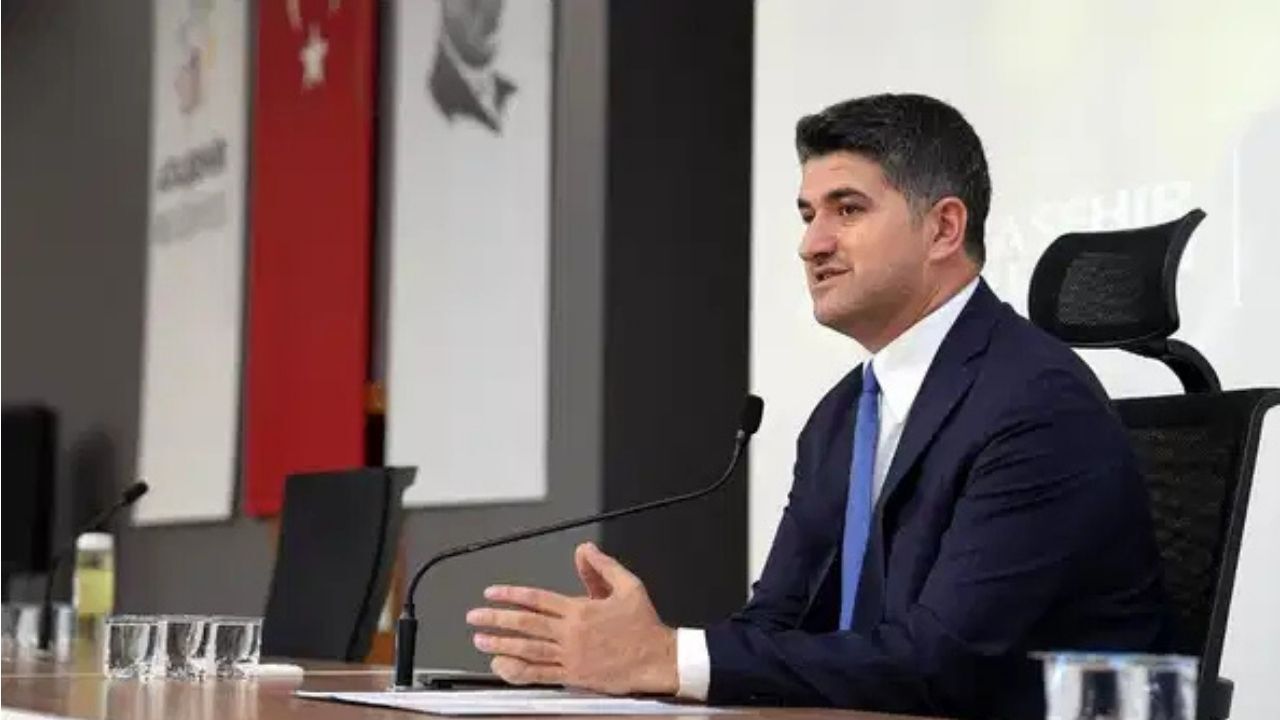 Onursal Adıgüzel Kim