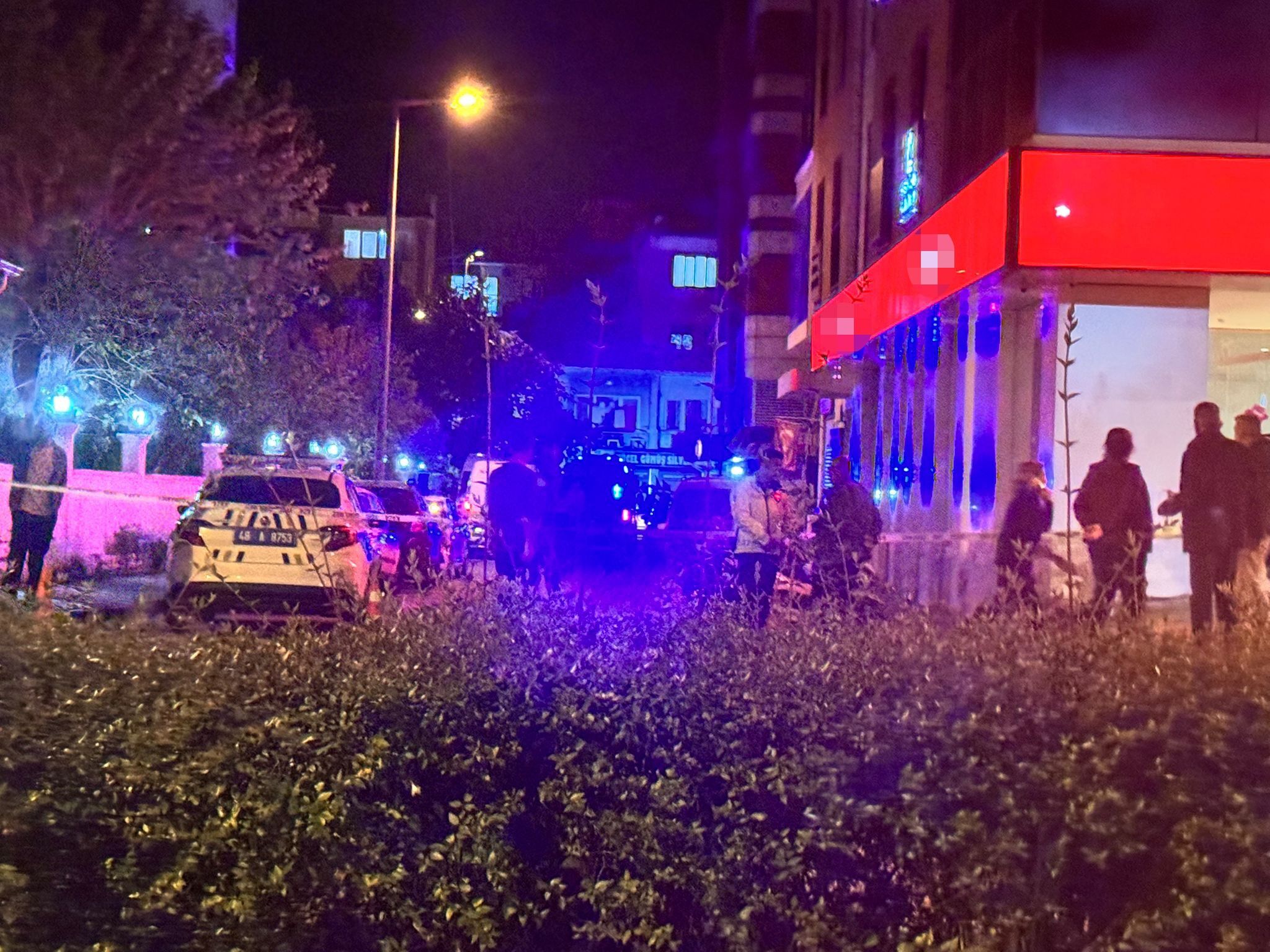 Otel Önünde Silahlı Saldırı 1 Ölü, 1 Yaralı (4)