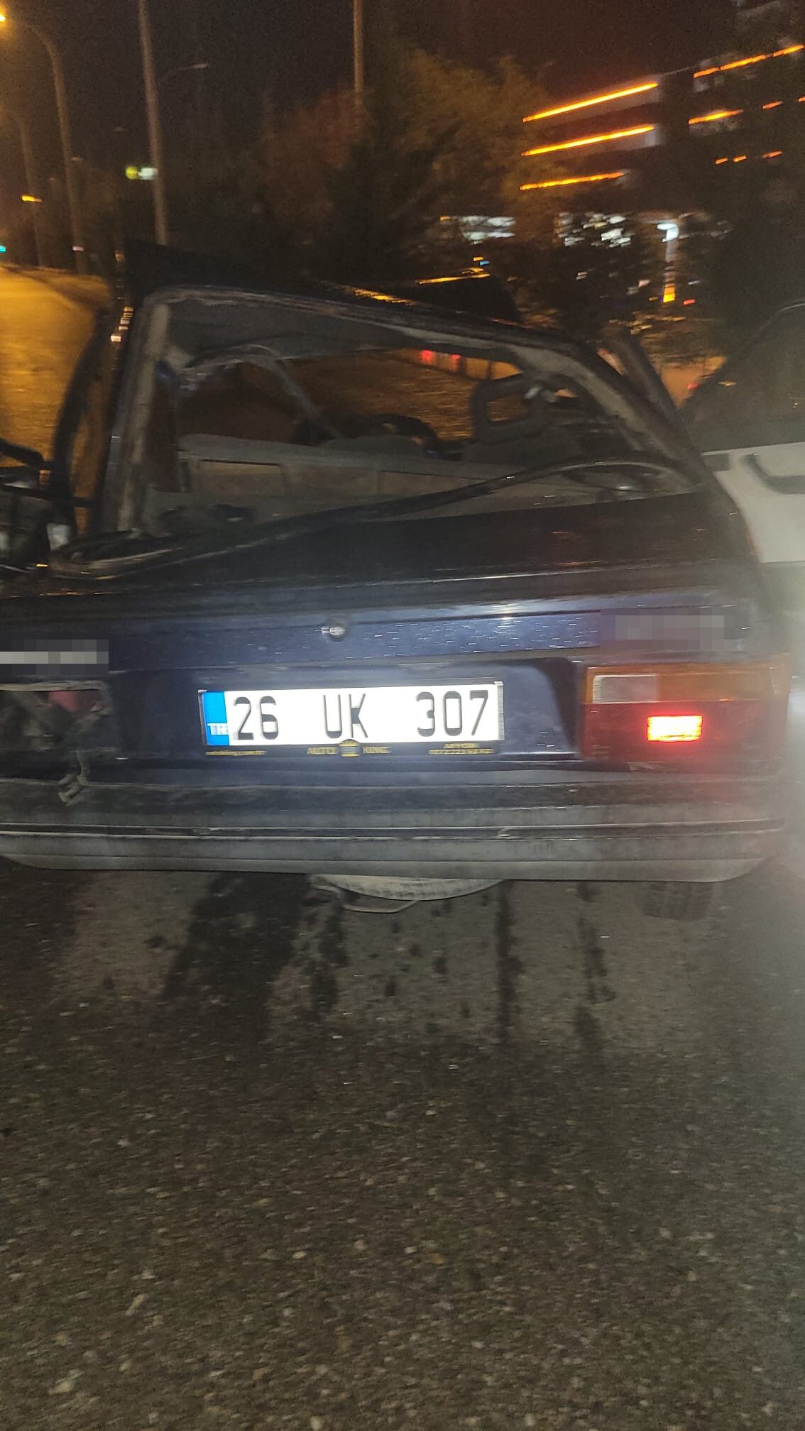 Otomobil Bariyerlere Ok Gibi Saplandı Sürücü Feci Şekilde Can Verdi (3)