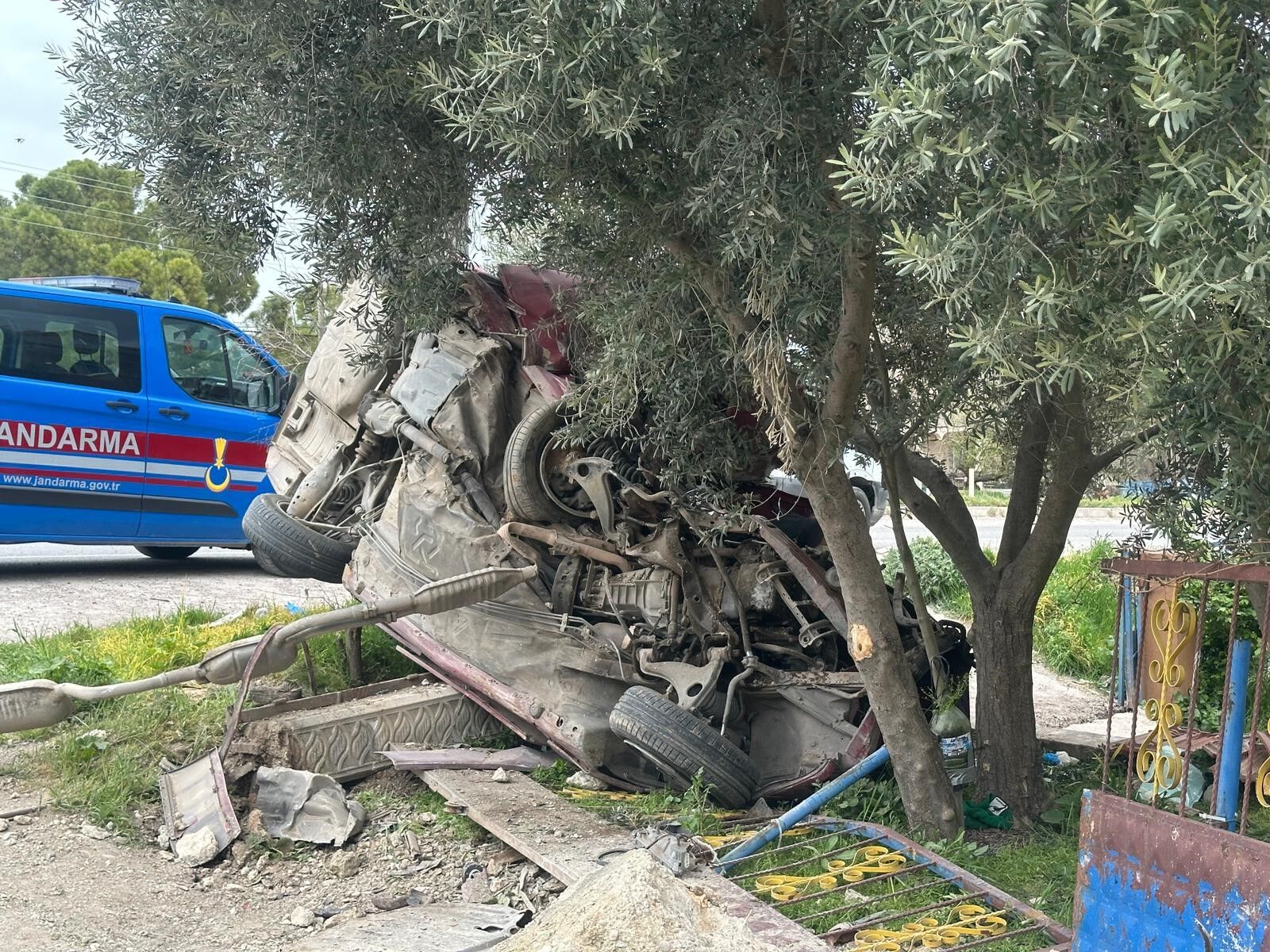 Otomobil Devrildi 1 Ölü 1 Ağır Yaralı (2)