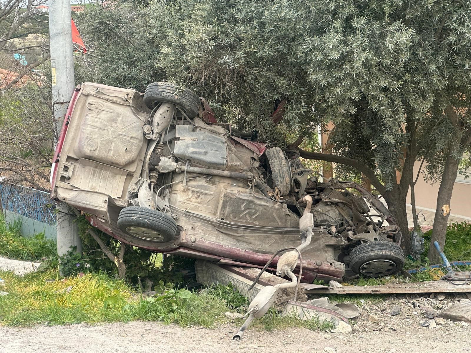 Otomobil Devrildi 1 Ölü 1 Ağır Yaralı (5)