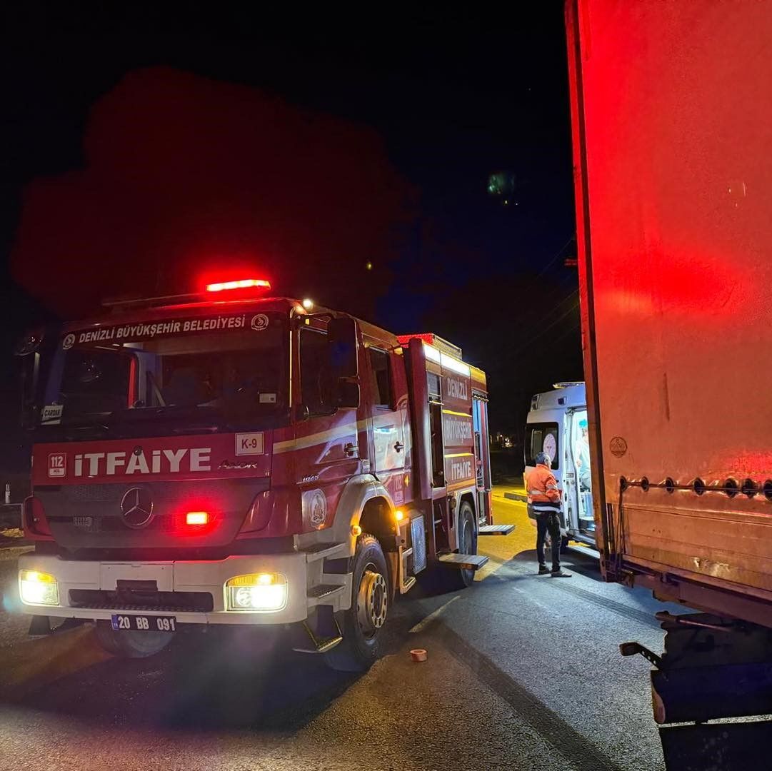 Otomobilin Tırın Altına Girdiği Kazada Ağır Bilanço! Genç Yaşında Hayattan Koptu (1)