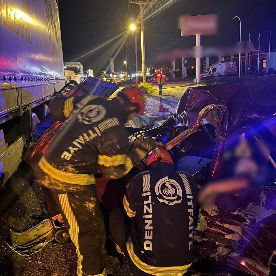 Otomobilin Tırın Altına Girdiği Kazada Ağır Bilanço! Genç Yaşında Hayattan Koptu (3)