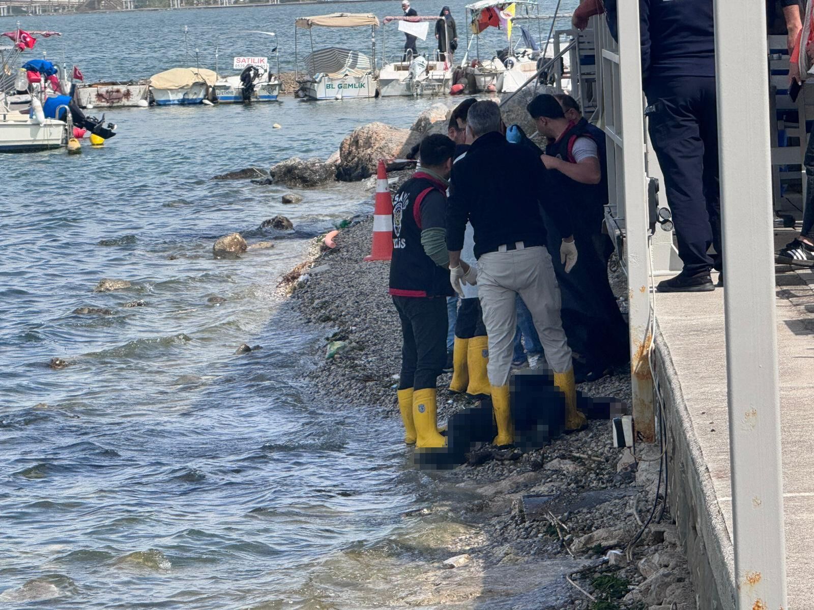 Sahilde Korkunç Olay! Erkek Cesedi Bulundu (1)