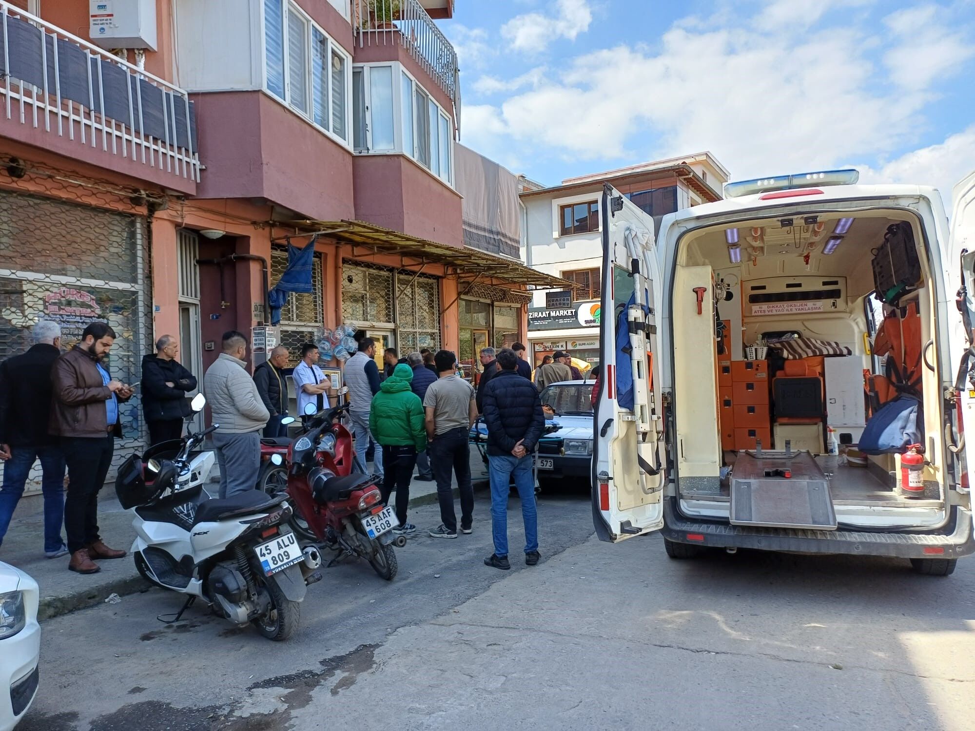 Sokak Ortasında Kanlı Hesaplaşma! 1 Yaralı (2)