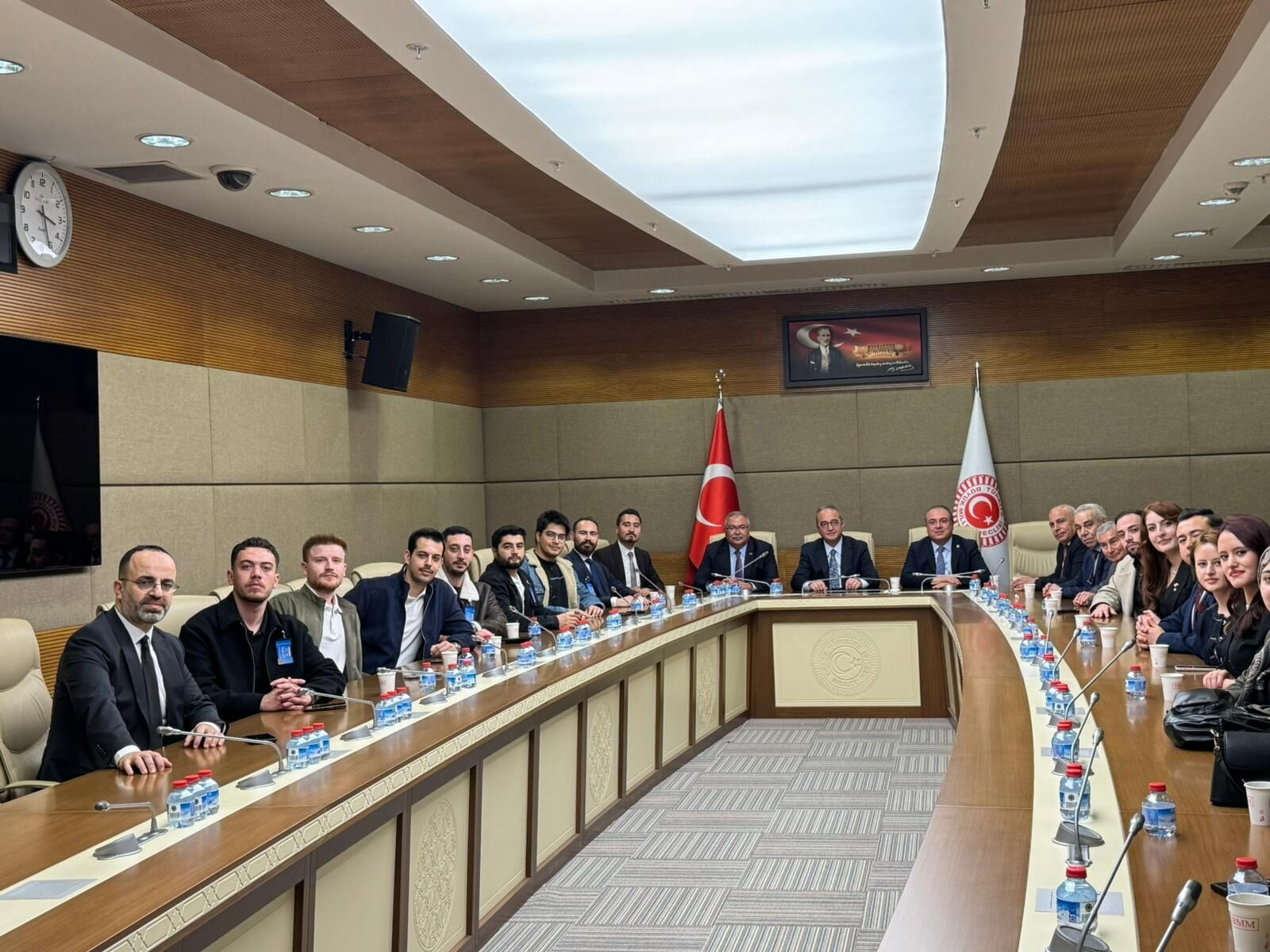 Tbmm’de Aydınlı Gençlerle Samimi Buluşma! Chp’li Vekiller Gazi Meclis’inde Hemşehrilerini Ağırladı (3)