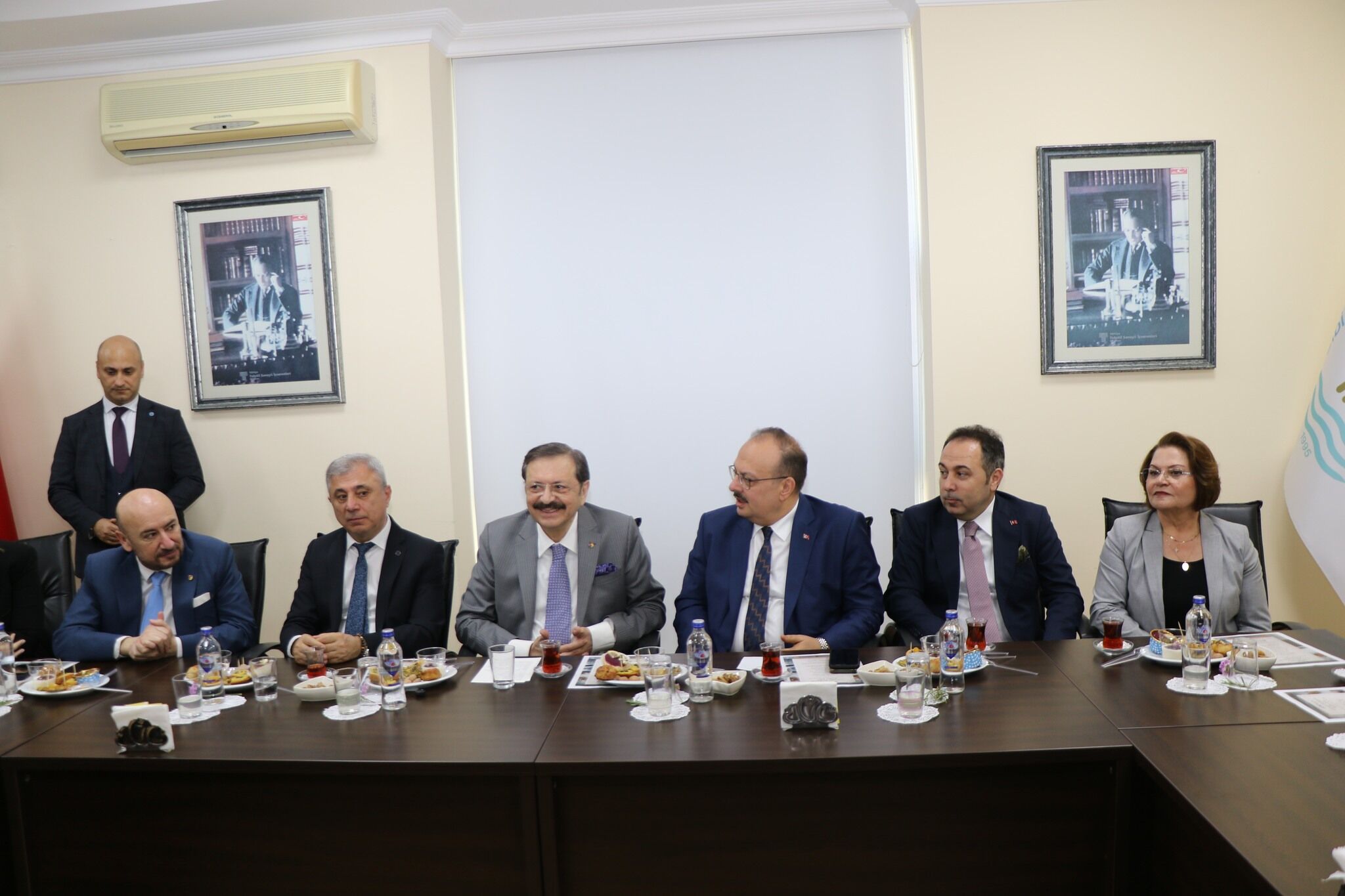 TOBB Başkanı Hisarcıklıoğlu Aydın turunda: Söke’de okul açılışı yaptı