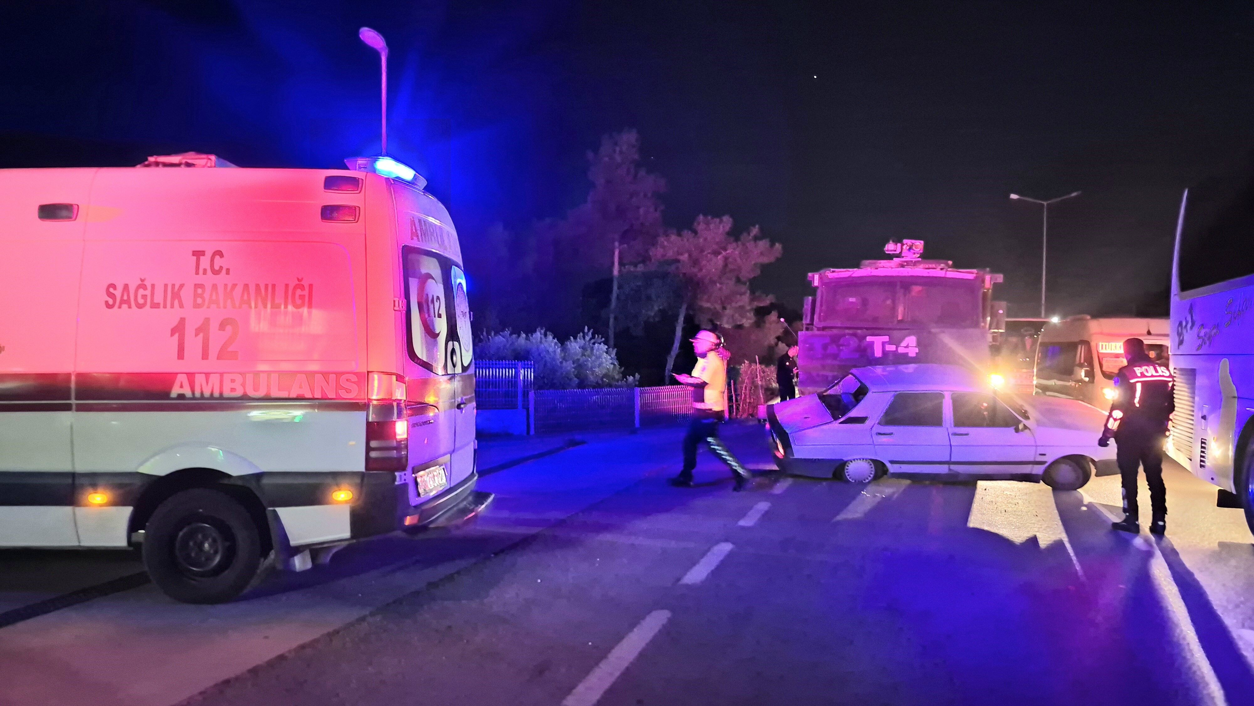 TOMA Otomobile Çarptı! 5 Güvenlik Görevlisi Yaralandı