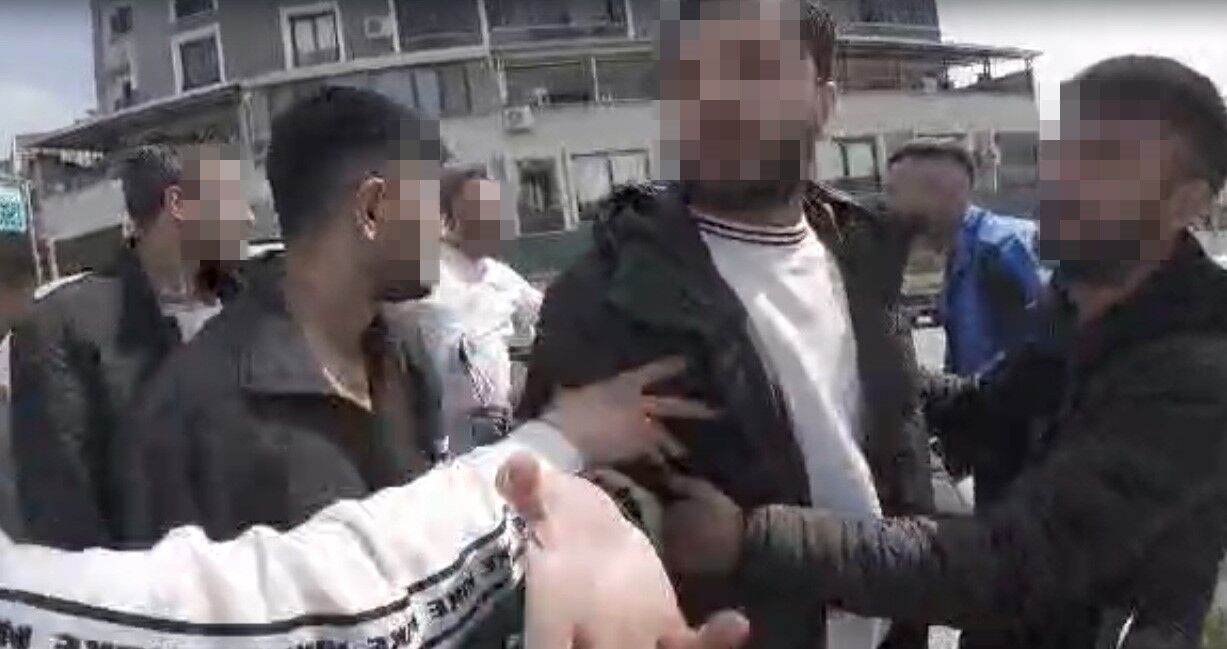 Trafik magandaları motosiklet sürücüsüne dehşeti yaşattı