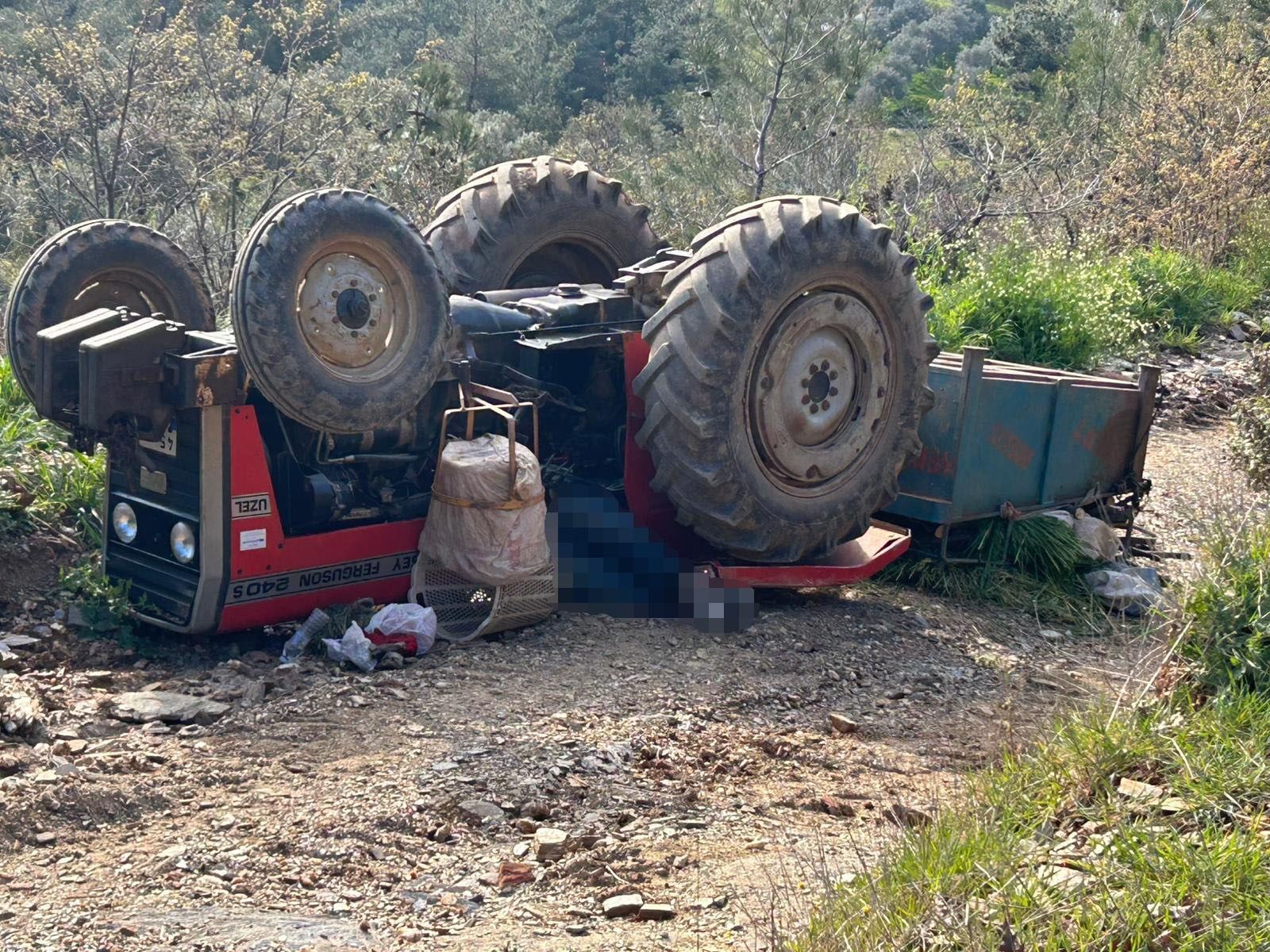 Traktör Bir Ailenin Sonu Oldu Aynı Aileden 3 Kişi Feci Şekilde Can Verdi (2)