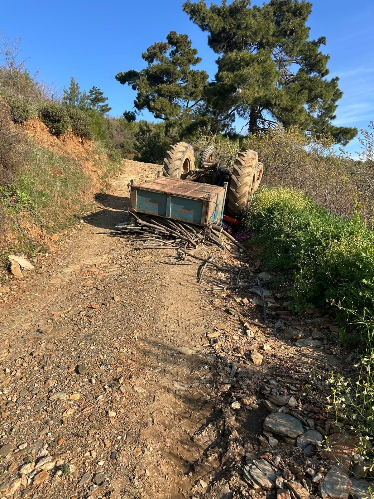 Traktör Bir Ailenin Sonu Oldu Aynı Aileden 3 Kişi Feci Şekilde Can Verdi (3)