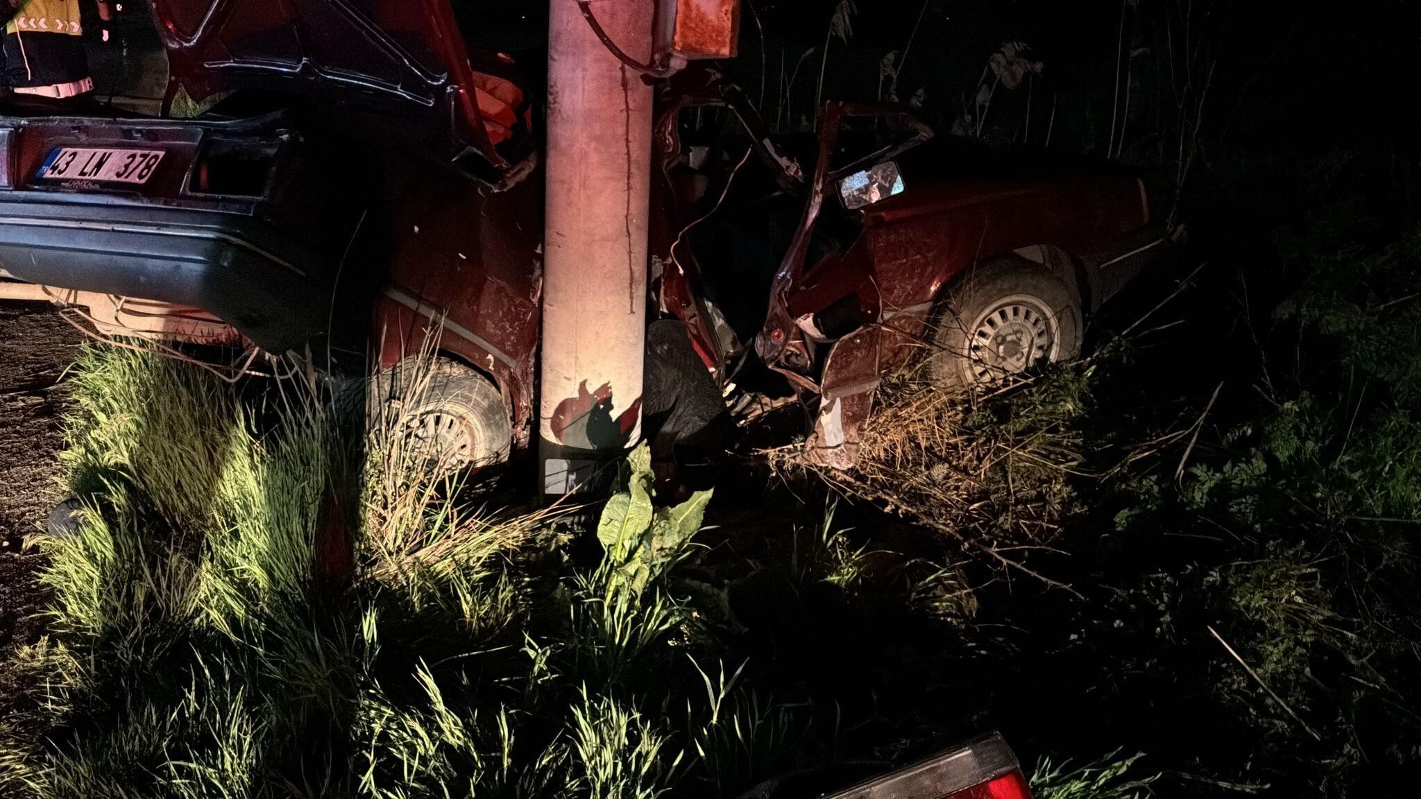 Yağışlı Hava Facia Getirdi! Beton Direğe Çarpan Sürücü Öldü (3)