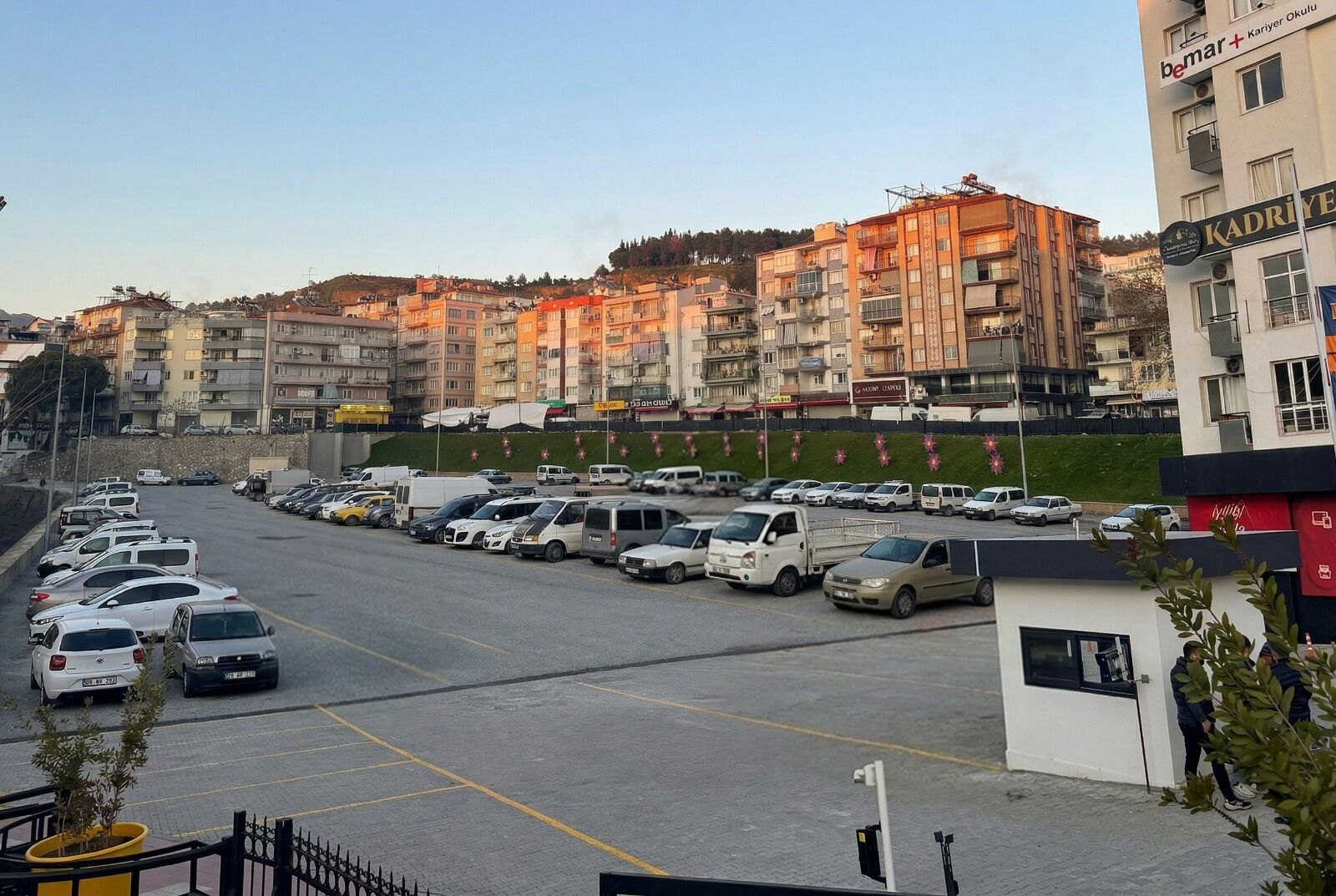 Yetişkin’den vatandaşa nefes aldıran destek: Otoparklarda Efem Kart ayrıcalığı başladı
