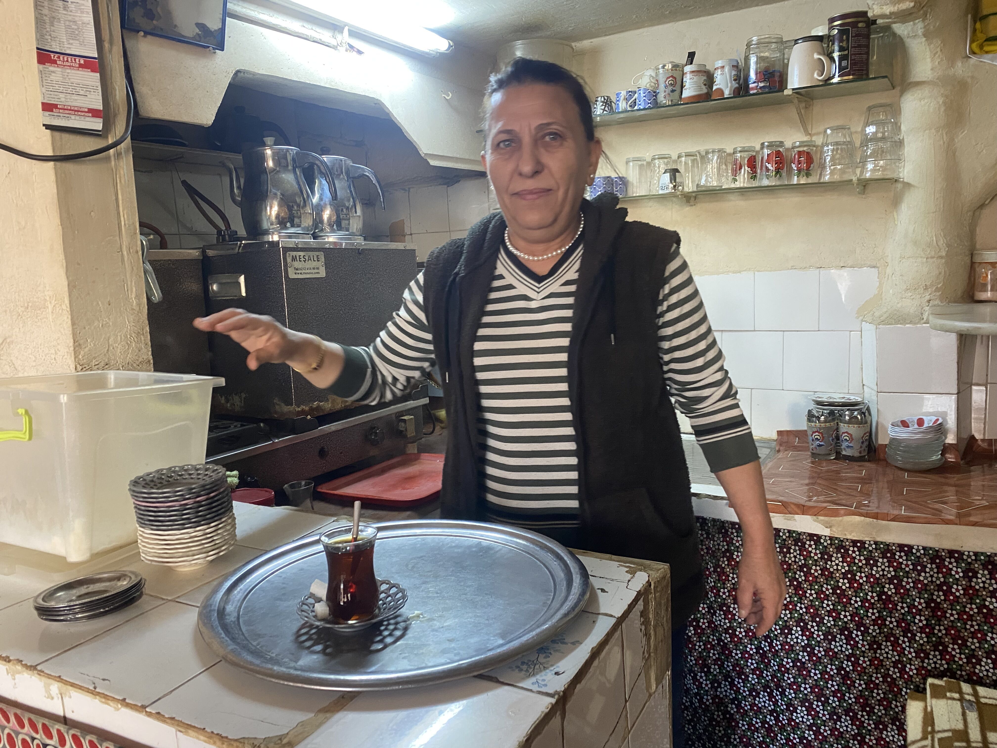 Zor Gunlerin Karari Yillarin Emegine Donustu Goz Kulak Olacagi Dukkandan 18 Yildir Ayrilmadi Esine Destegiyle Mahallenin Simgesi Oldu 650149 Ecc5804F63F21Bd32838636Fbb1Cbf3C