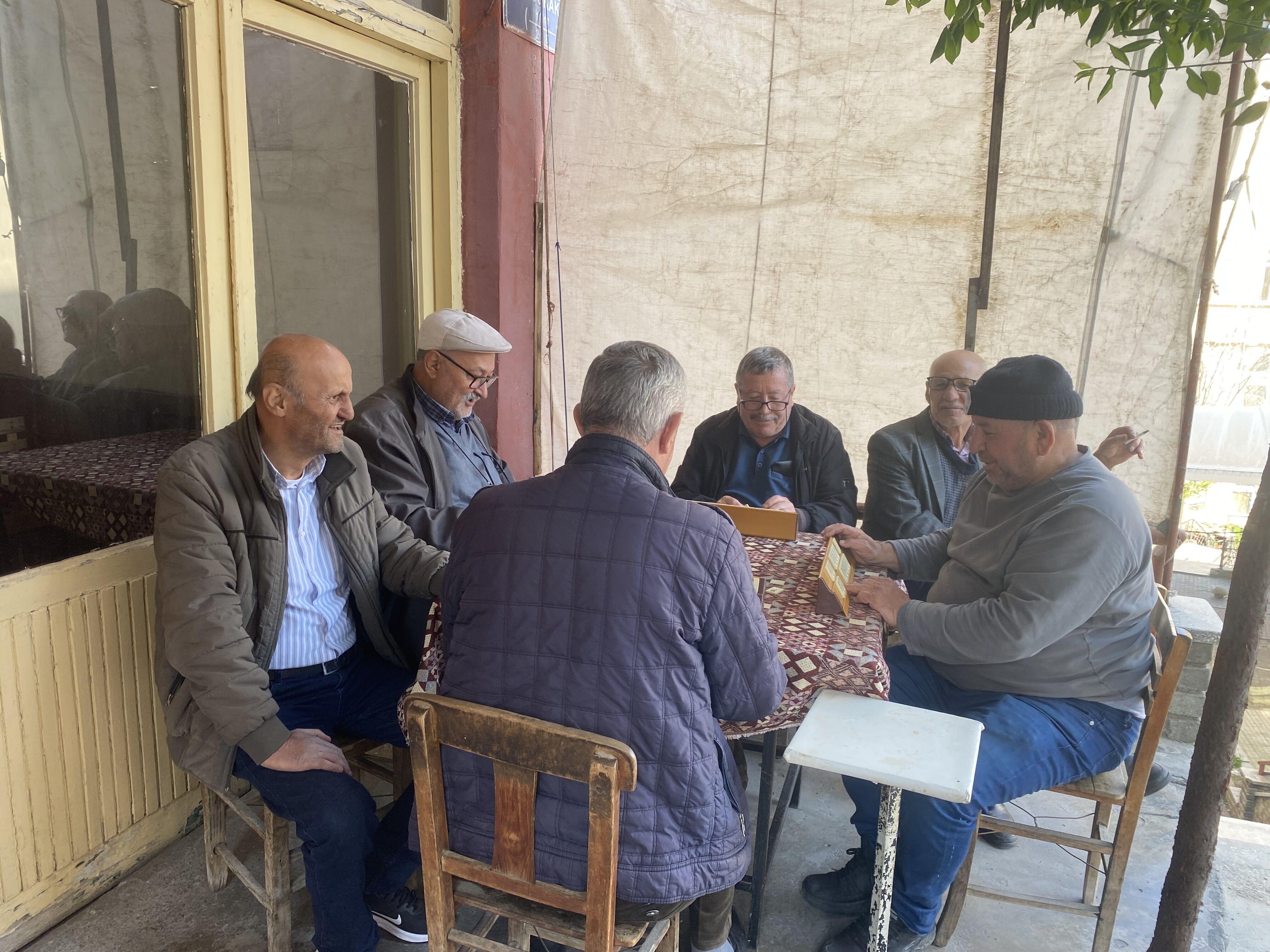 Zor Gunlerin Karari Yillarin Emegine Donustu Goz Kulak Olacagi Dukkandan 18 Yildir Ayrilmadi Esine Destegiyle Mahallenin Simgesi Oldu 650149 F305C70074F2D83C4E520A00E5Cbb398