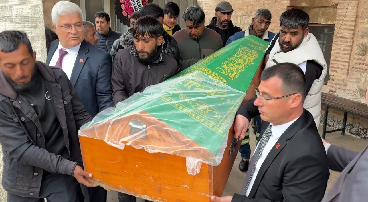 14 Yaşındaki Kız Feci Şekilde Öldü! (2)