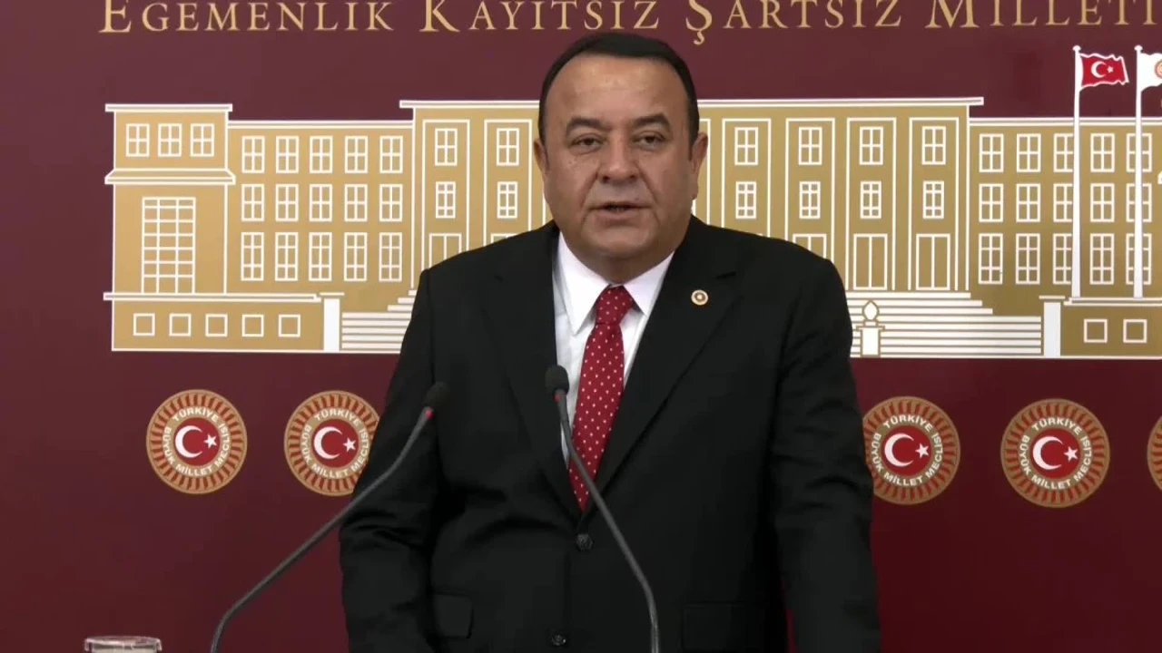 Adnan Beker Kaç Yaşında
