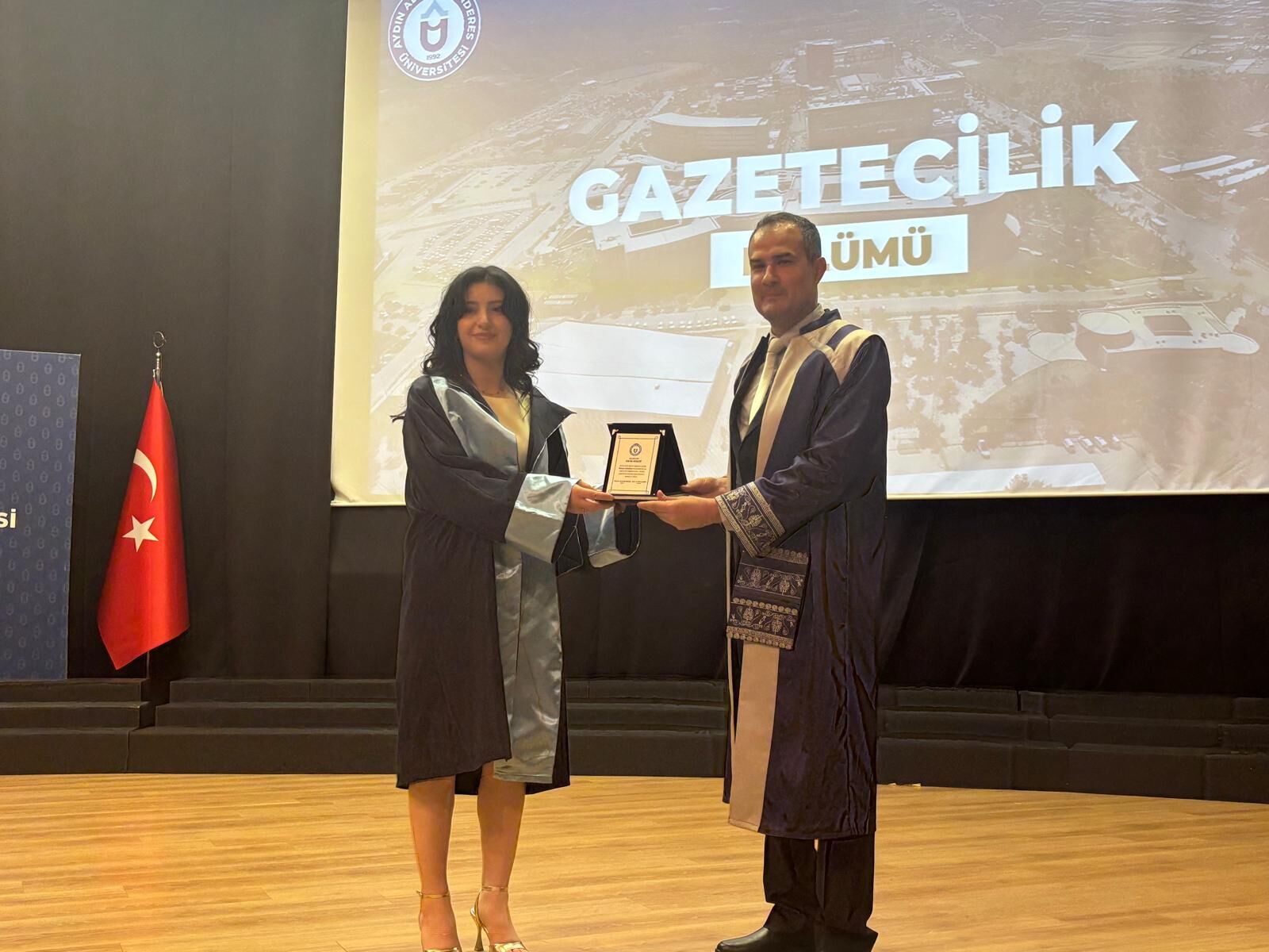 ADÜ İletişim Fakültesi mezunlarını gururla uğurladı