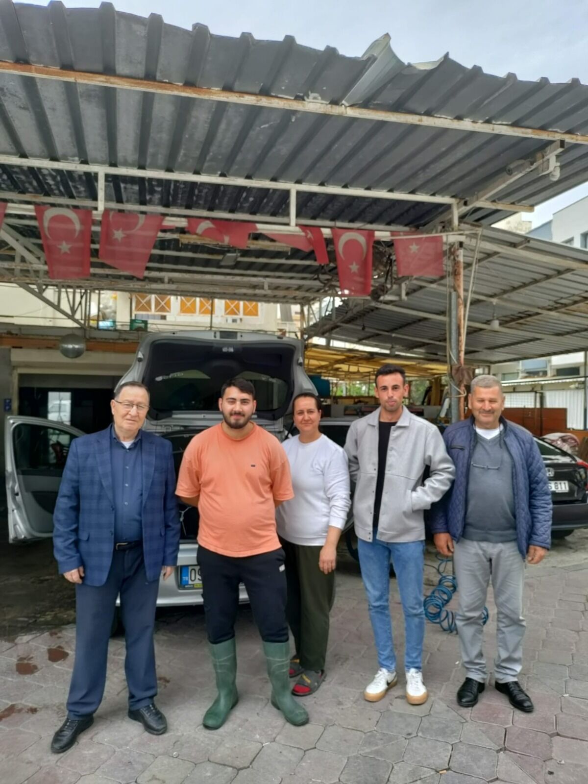 AK Parti Kuşadası sahada vites yükseltti: “Gece gündüz demeden yollardayız”