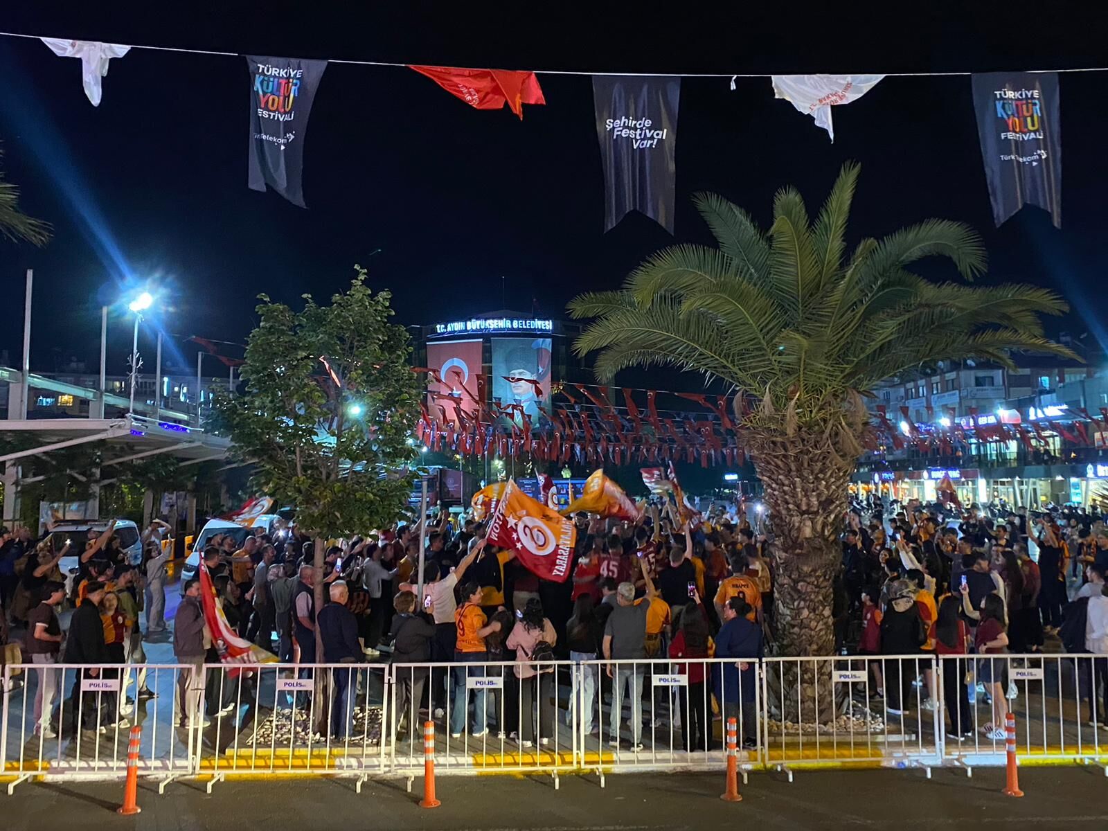 Aydın Sarı Kırmızıya Büründü Galatasaray’ın 26. Şampiyonluğu Coşkuyla Kutlandı (3)
